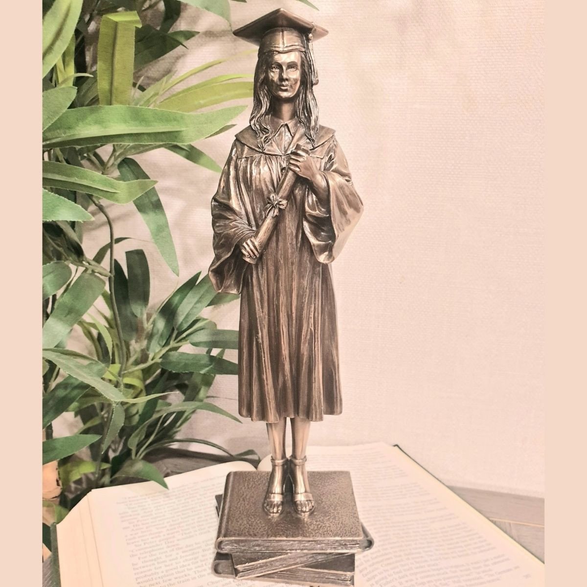 genesis-female-graduate-figurine-mood__73701.jpg