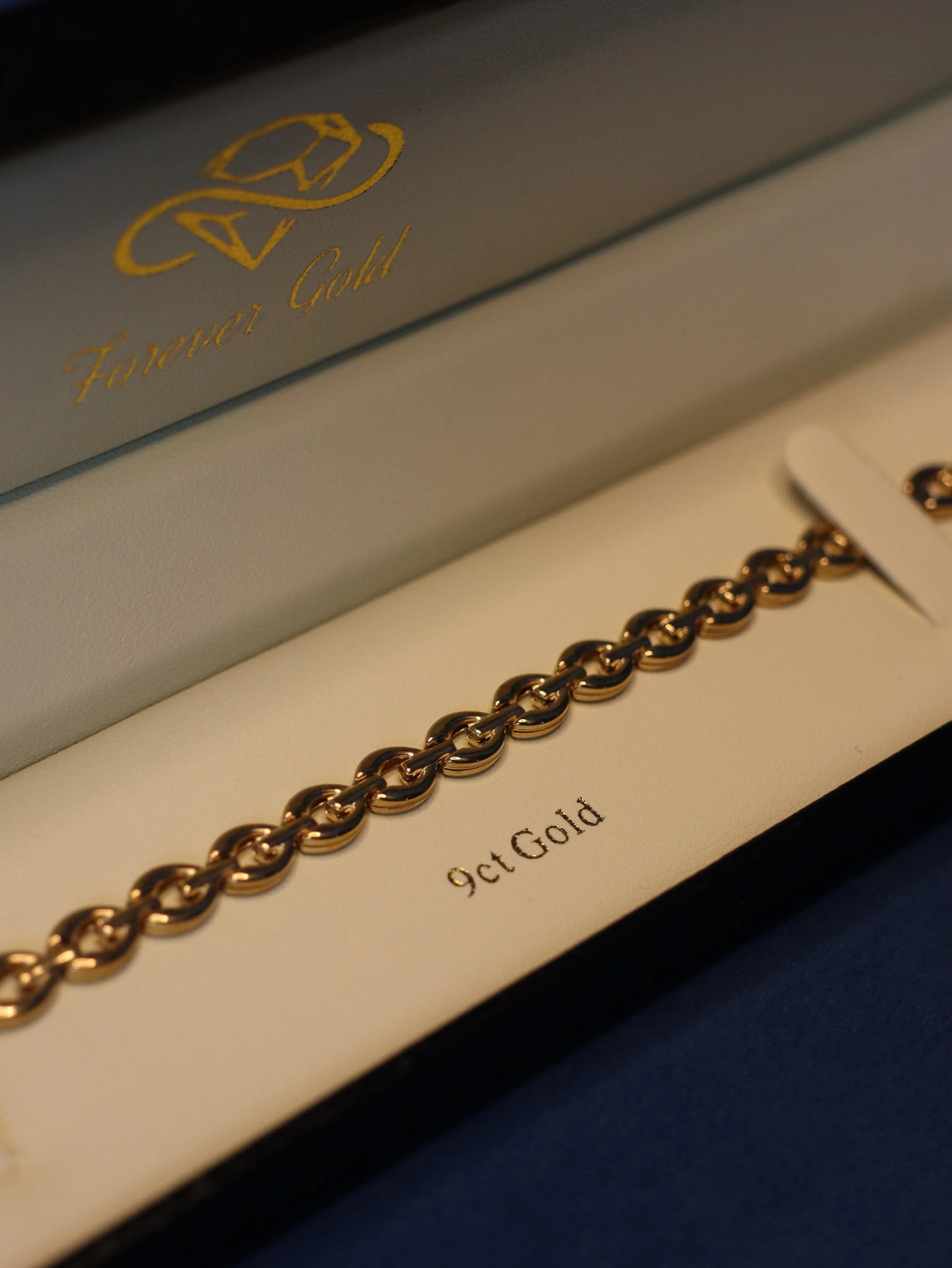 Elegant 9ct Gold Chain Bracelet