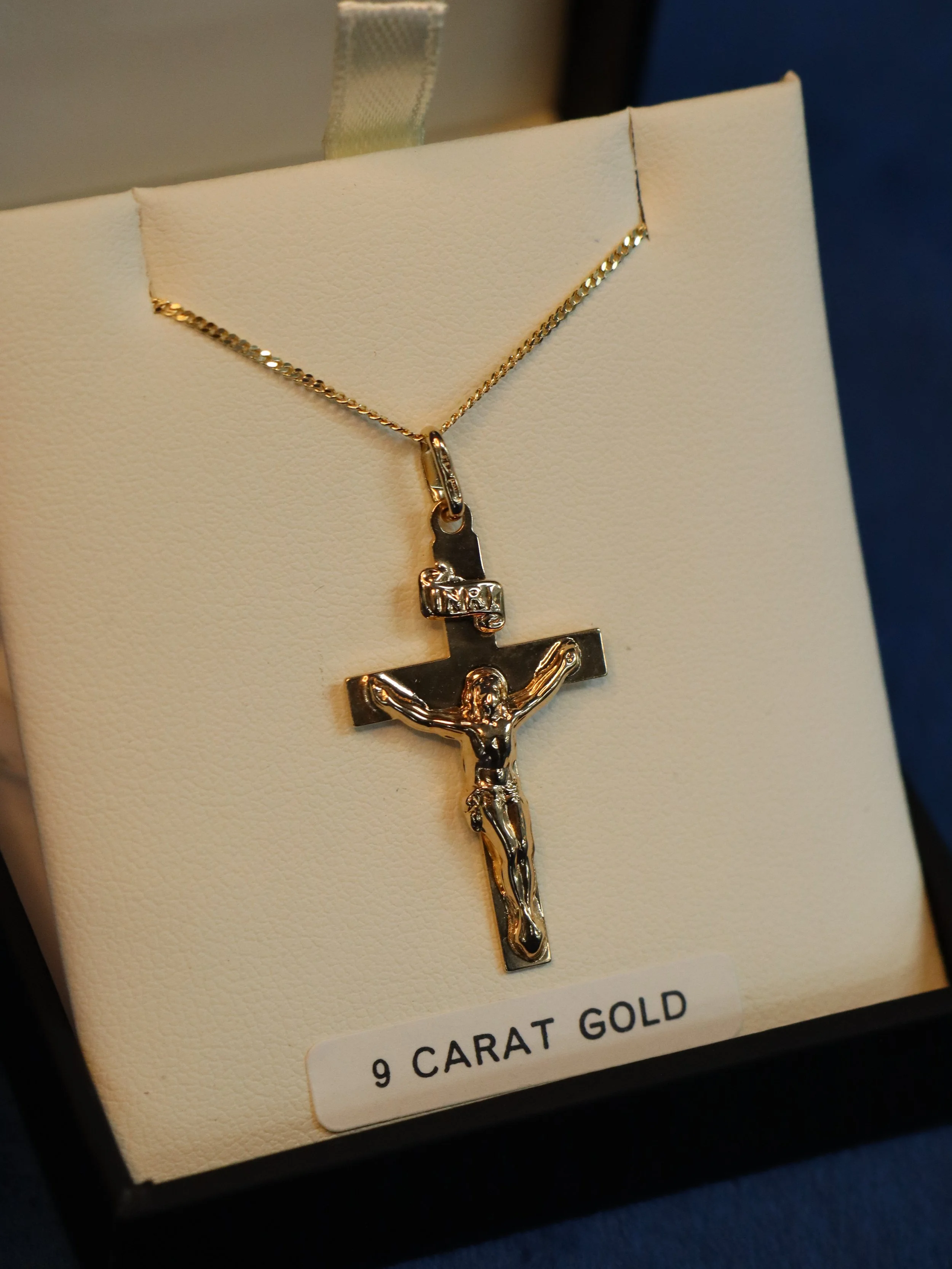 9ct Gold Sculpted Crucifix Cross Pendant