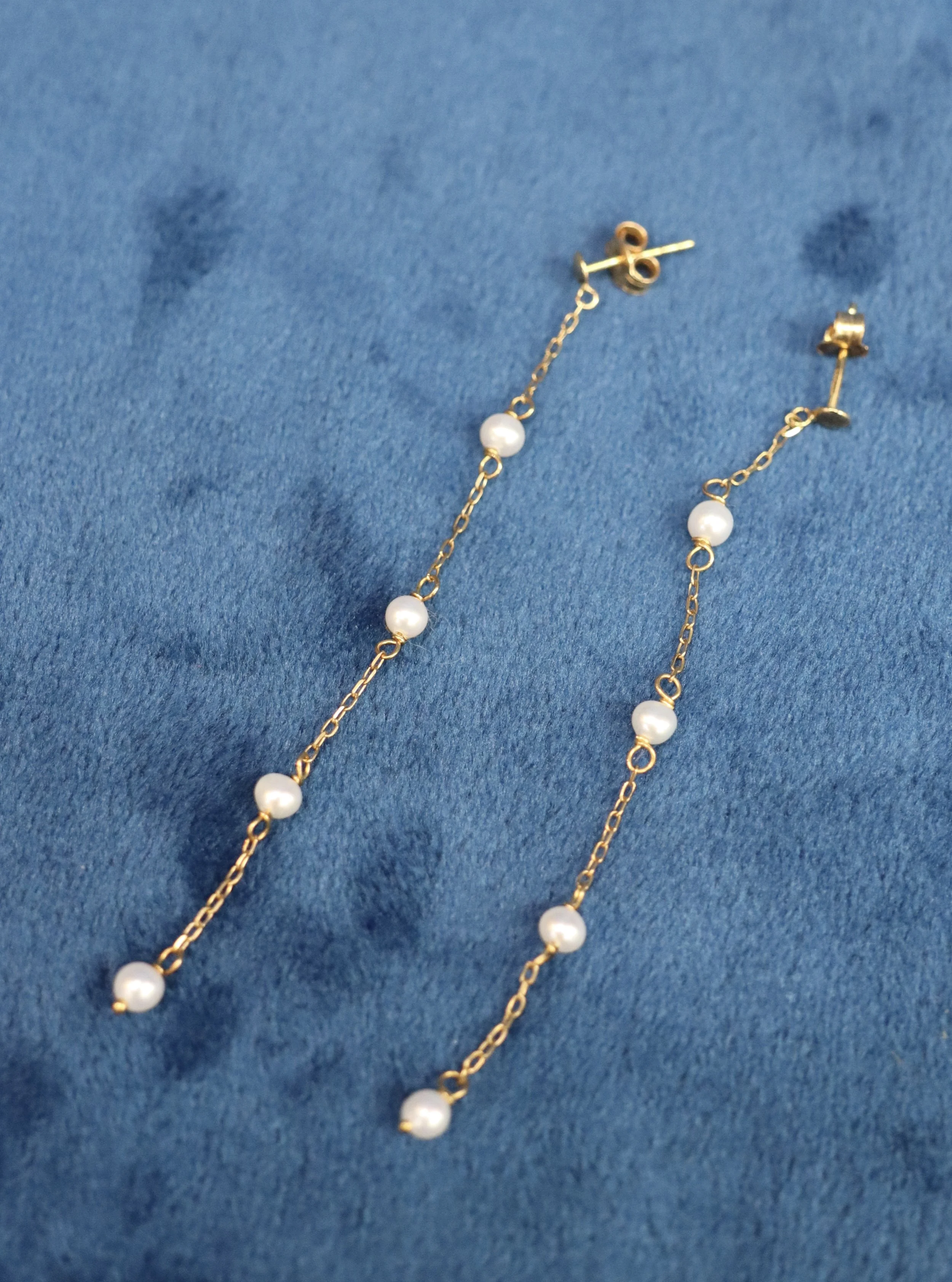 18kt Gold and Cultured Pearls Elegant Drop Earrings