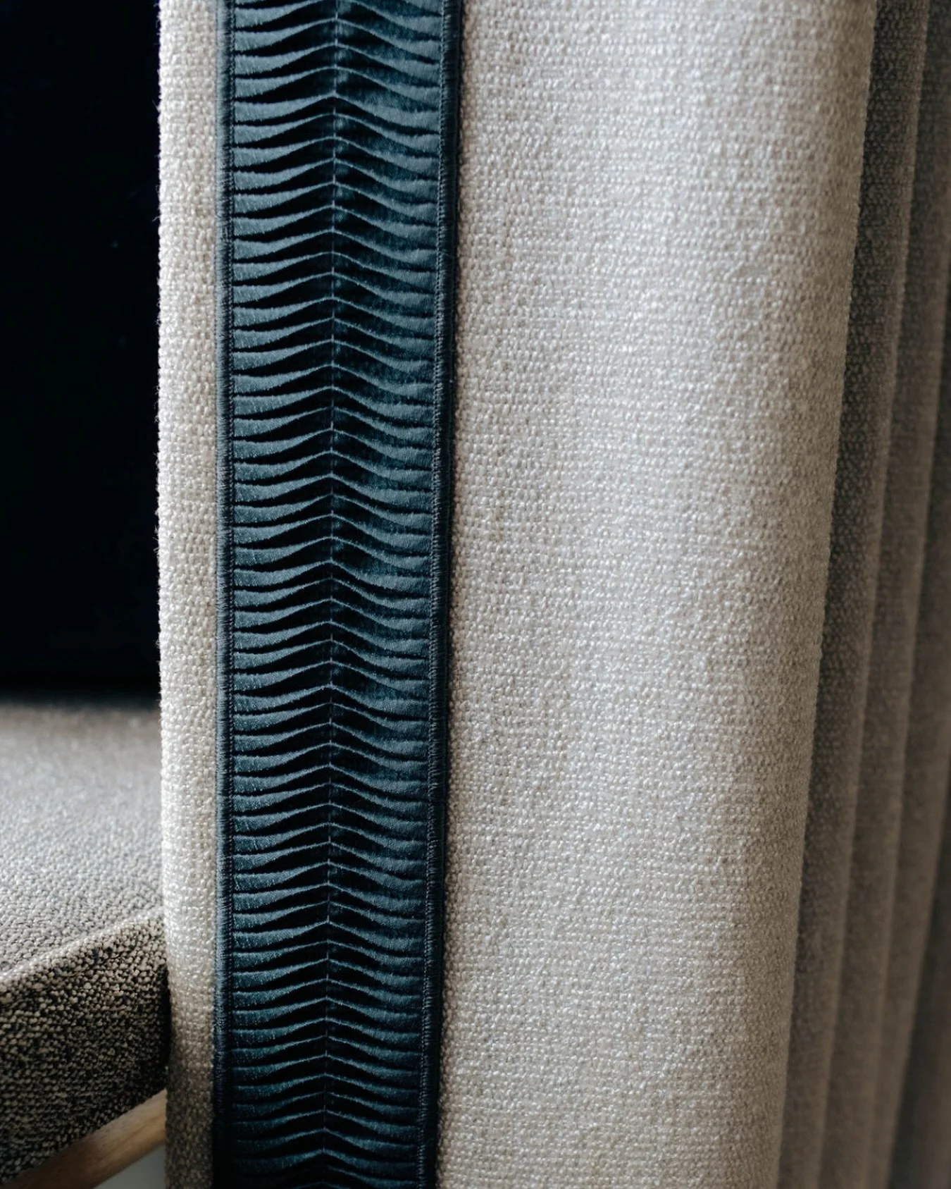 All in the detail ✨ Beautiful trim to the edge of the curtains within the study sitting against a bespoke window seat cushion ✨ #study #curtaindetails #interiordesign #bespoke #allinthedetail