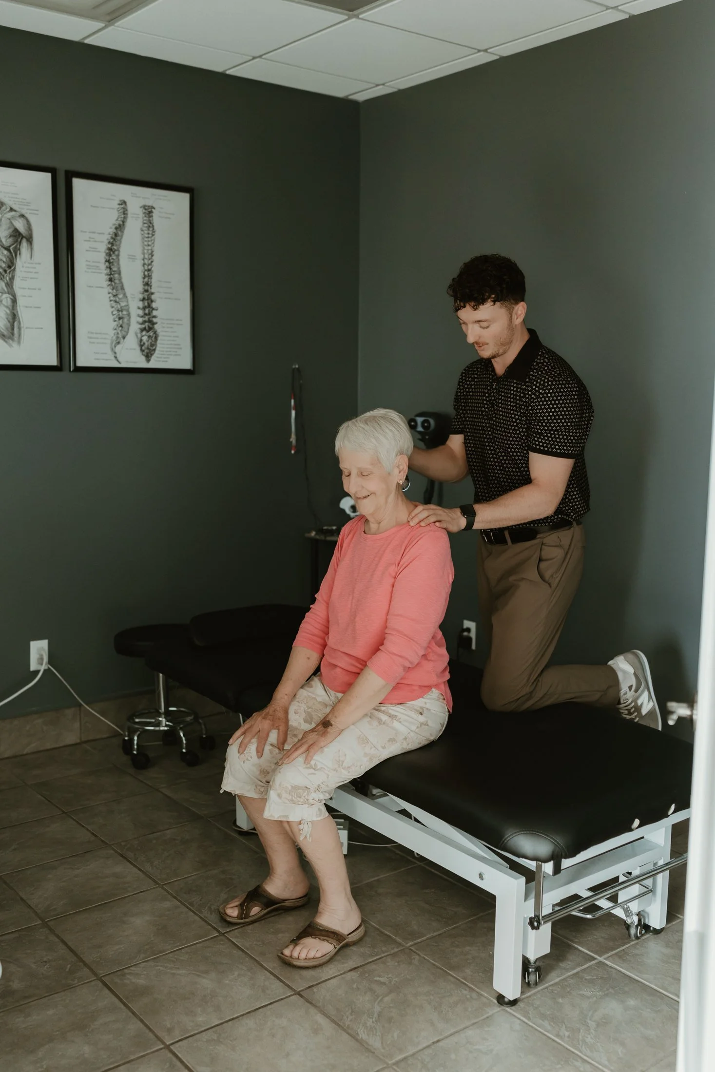 Dr. Jordan Villeneuve providing hands-on chiropractic care at Stride in Val Therese