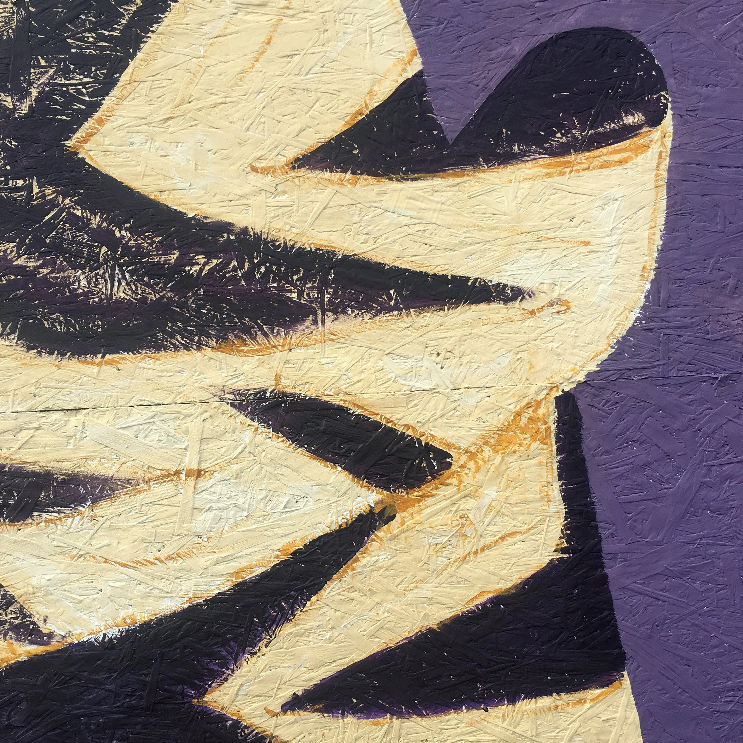 Détail d'une œuvre d'art abstraite avec des formes ovales noires, crème, et violettes, avec des traits de texture visibles.