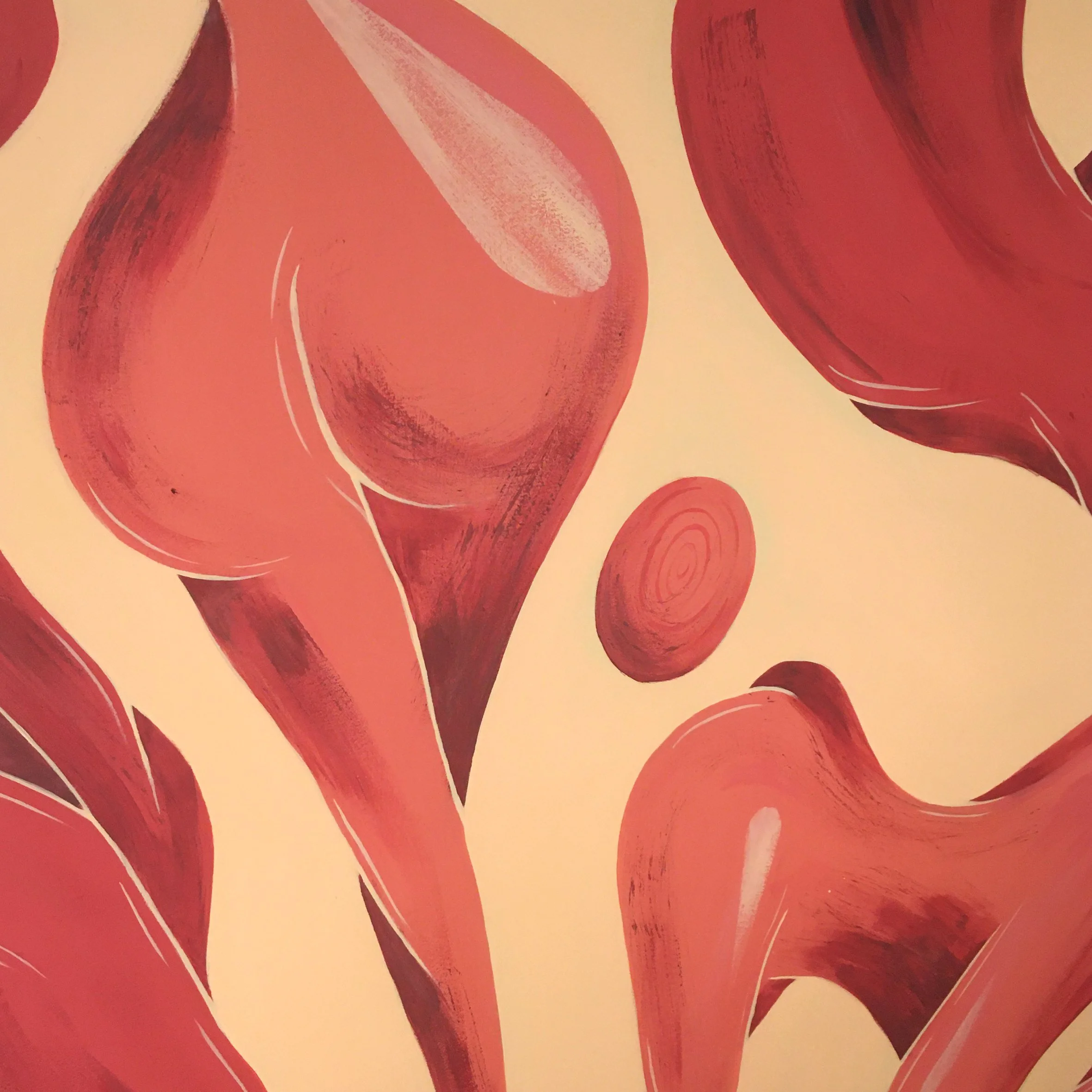 Une œuvre d'art abstraite composée de formes organiques et de lignes courbes en nuances de rouge, rose et noir, avec un fond beige.