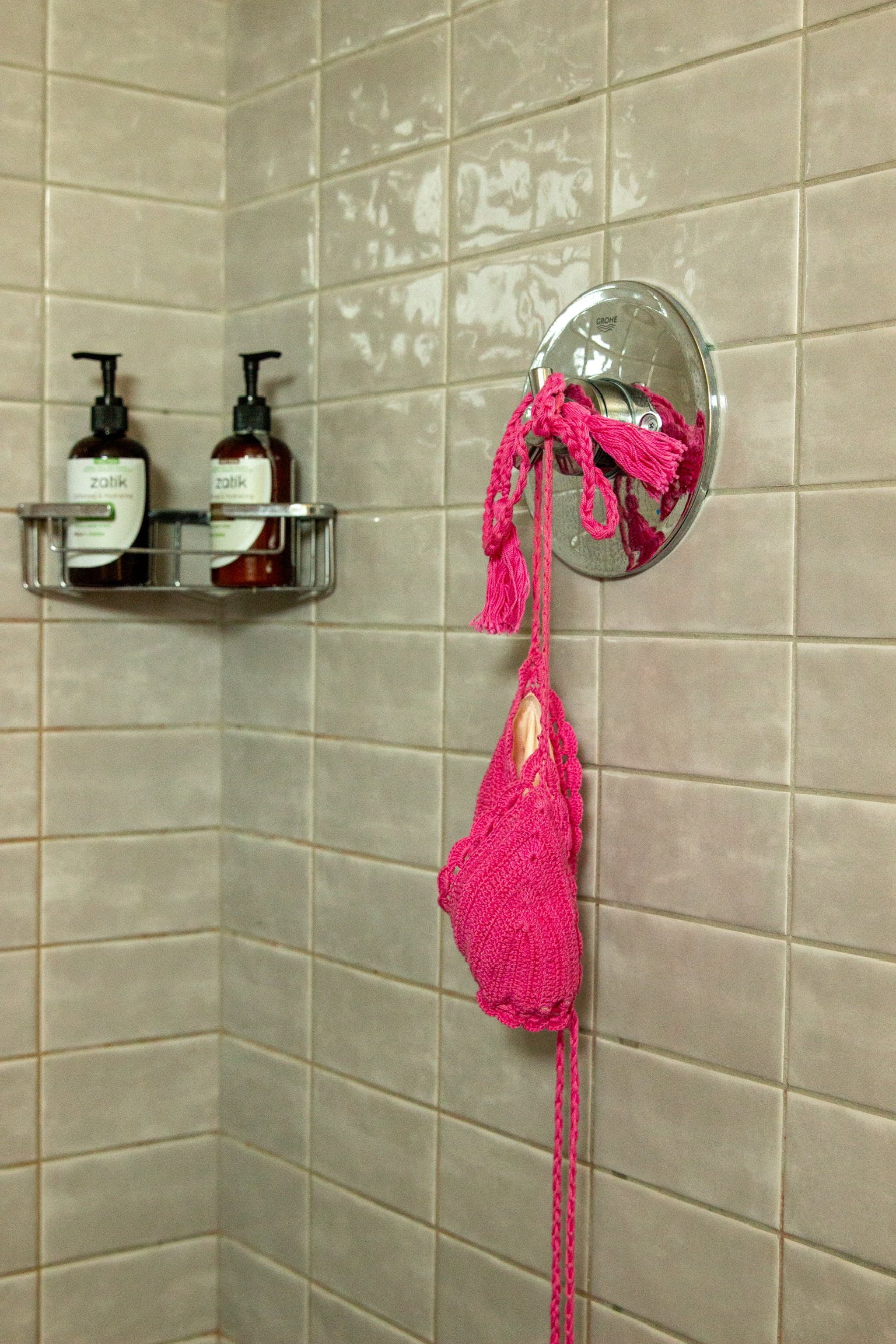 malibu-motel-shower-zatik-amenities-boutique.jpg