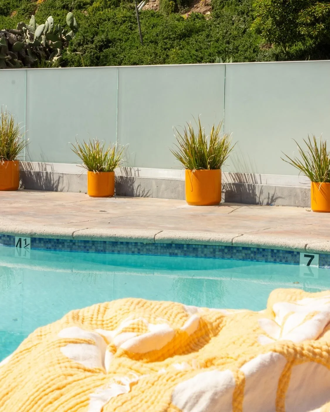 Poolside views for the official start to summer 🧡