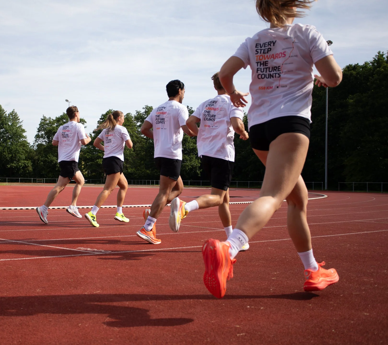 RUNS FOR FUNDS DOEt MEE AAN DE DAM TOT DAMLOOP