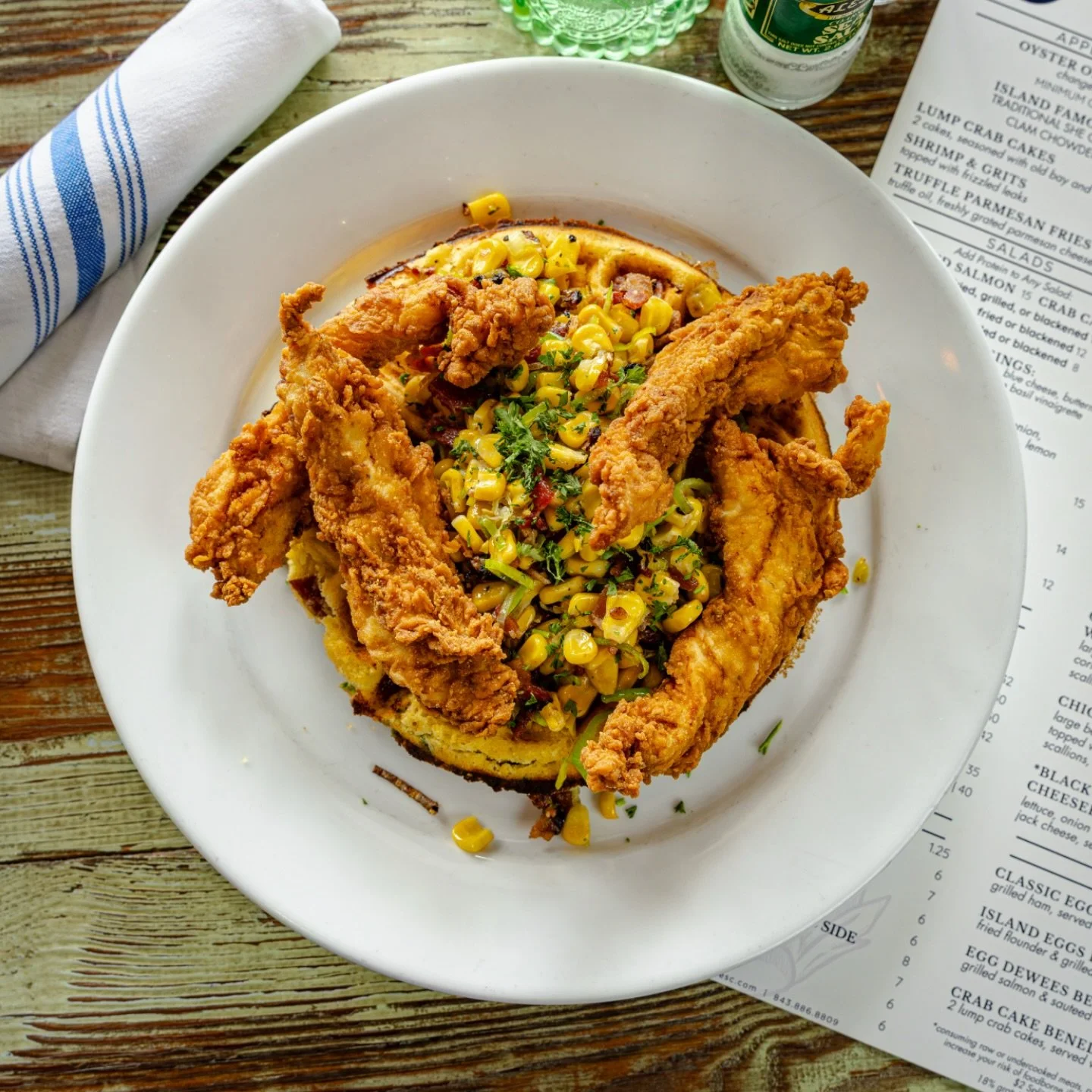 People eat with their eyes first. If your menu photos aren&rsquo;t making mouths water, you&rsquo;re leaving money on the table. Let&rsquo;s fix that. 👇 Link in bio. 

📍 @longislandcafe.iopraw 
🗺️ Isle of Palms, South Carolina 

#chseats #lowcount