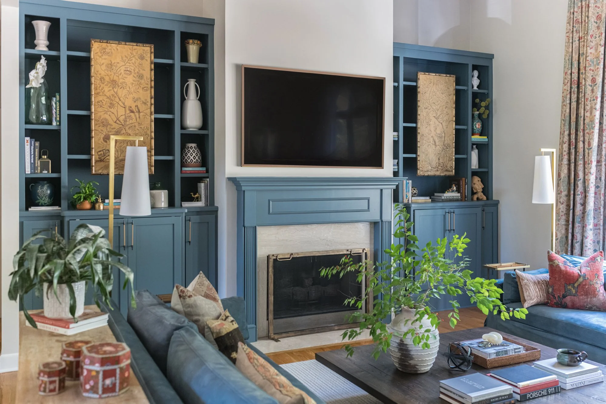 woodford-living-room-04-tv.jpg