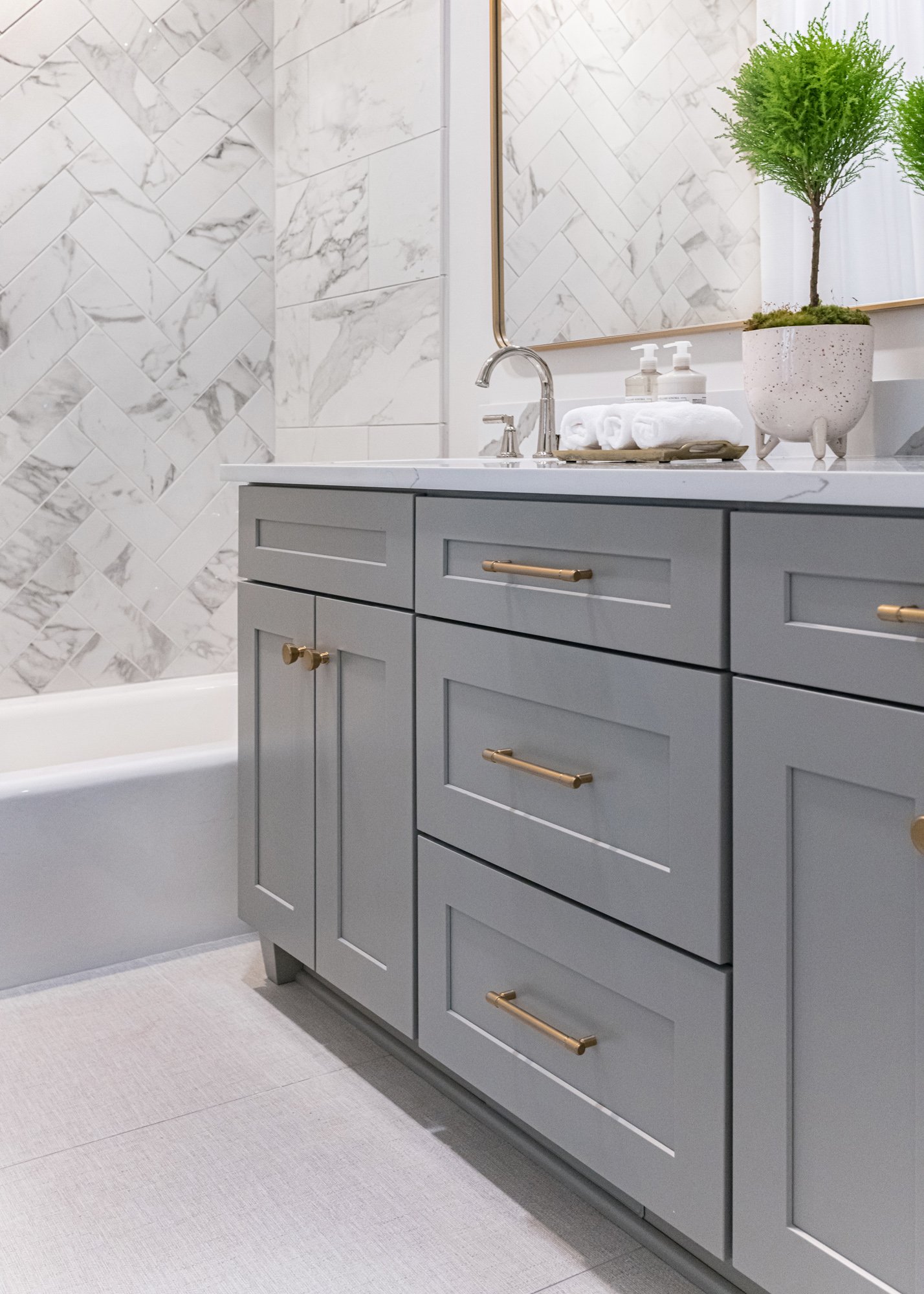 primary-bathroom-04.jpg