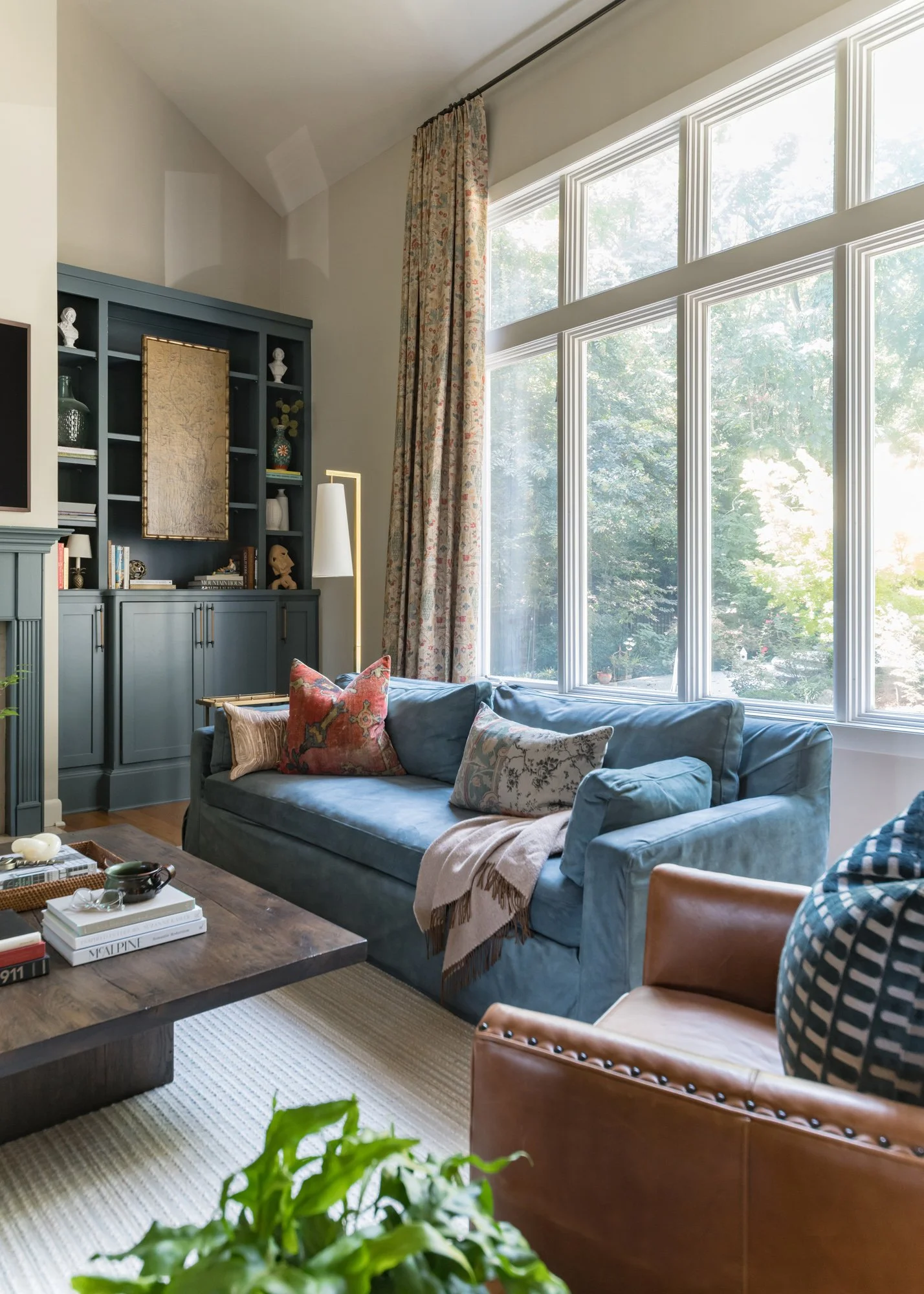 woodford-living-room-05-tv.jpg