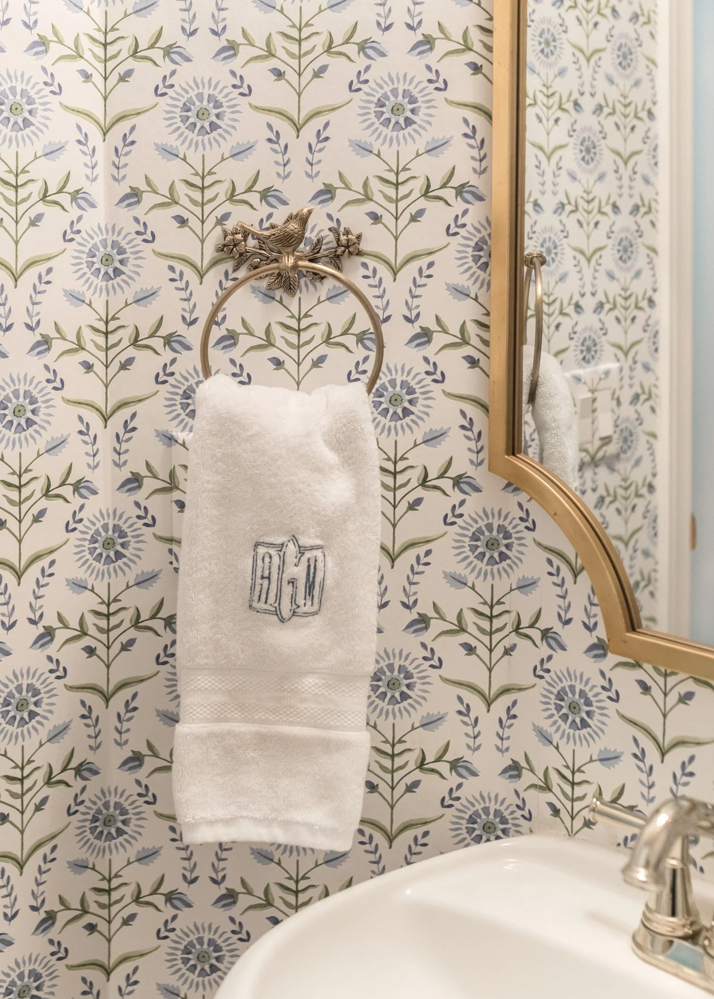 greypointe-blue-flower-bathroom-04.jpg