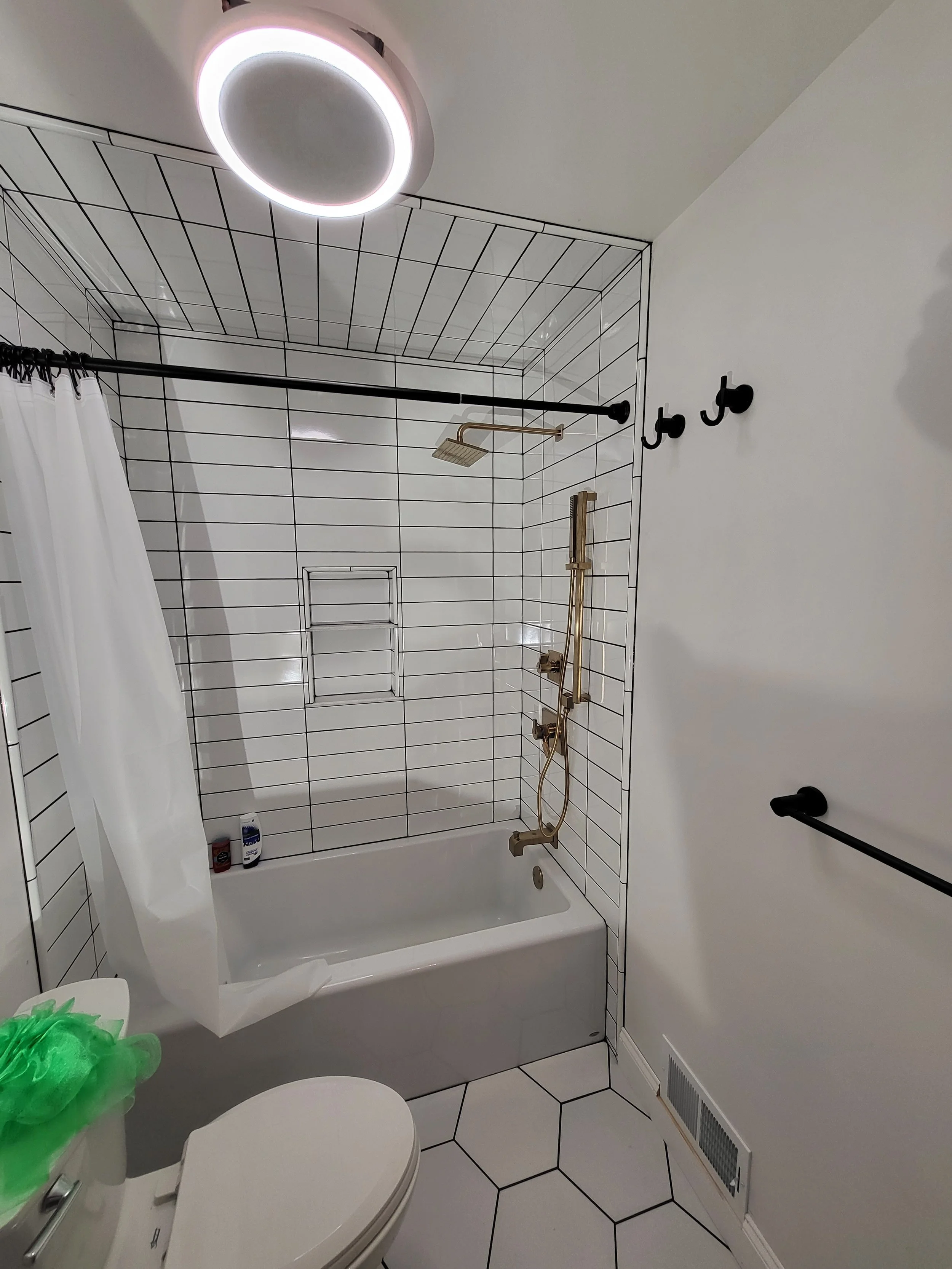 bathroom_20220422_152809.jpg