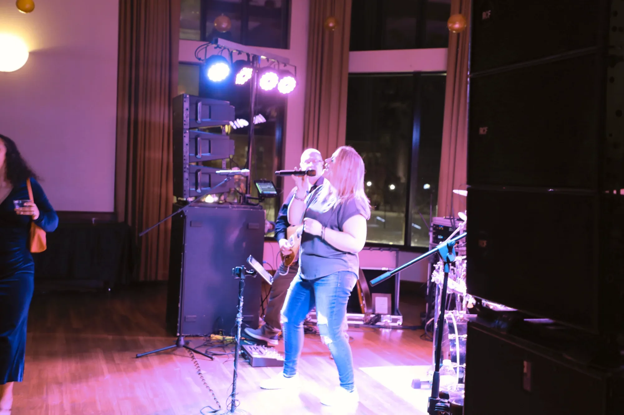 aqua-new-years-gala-2025-live-band-stage-wide.webp