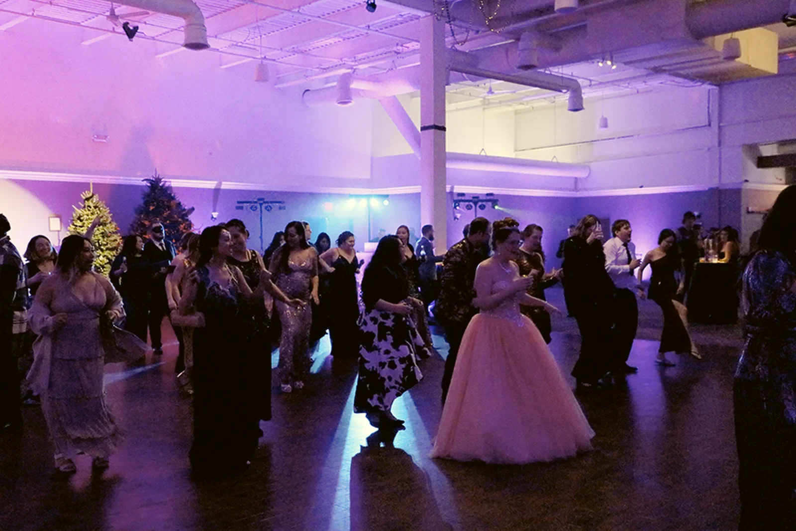 aqua-christmas-masquerade-2022-candid-late-night-mingling-end-of-evening.webp