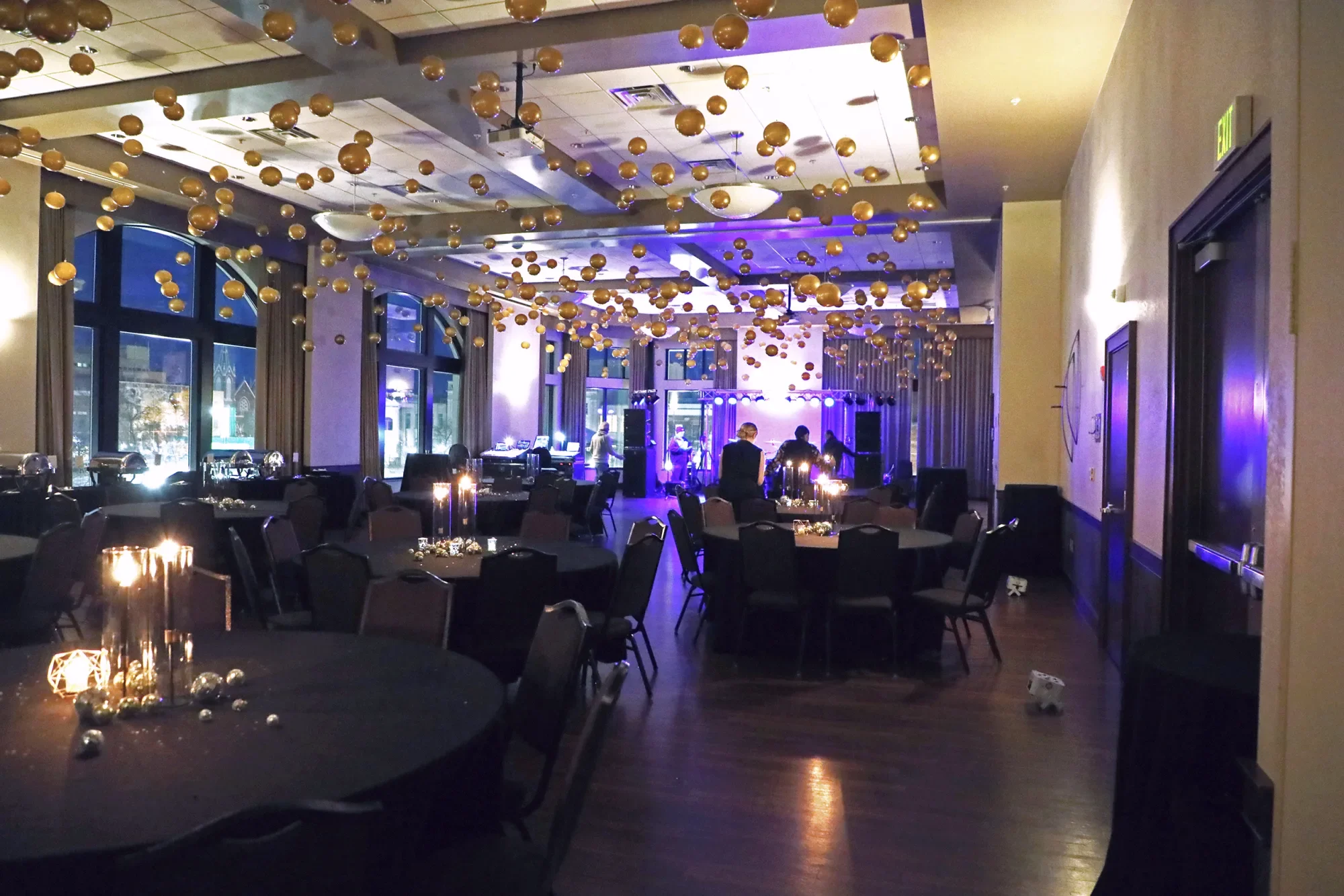 HOW WE HUNG 750 GOLD BEACH BALLS FROM THE CEILING AT JEFFERSON STREET INN