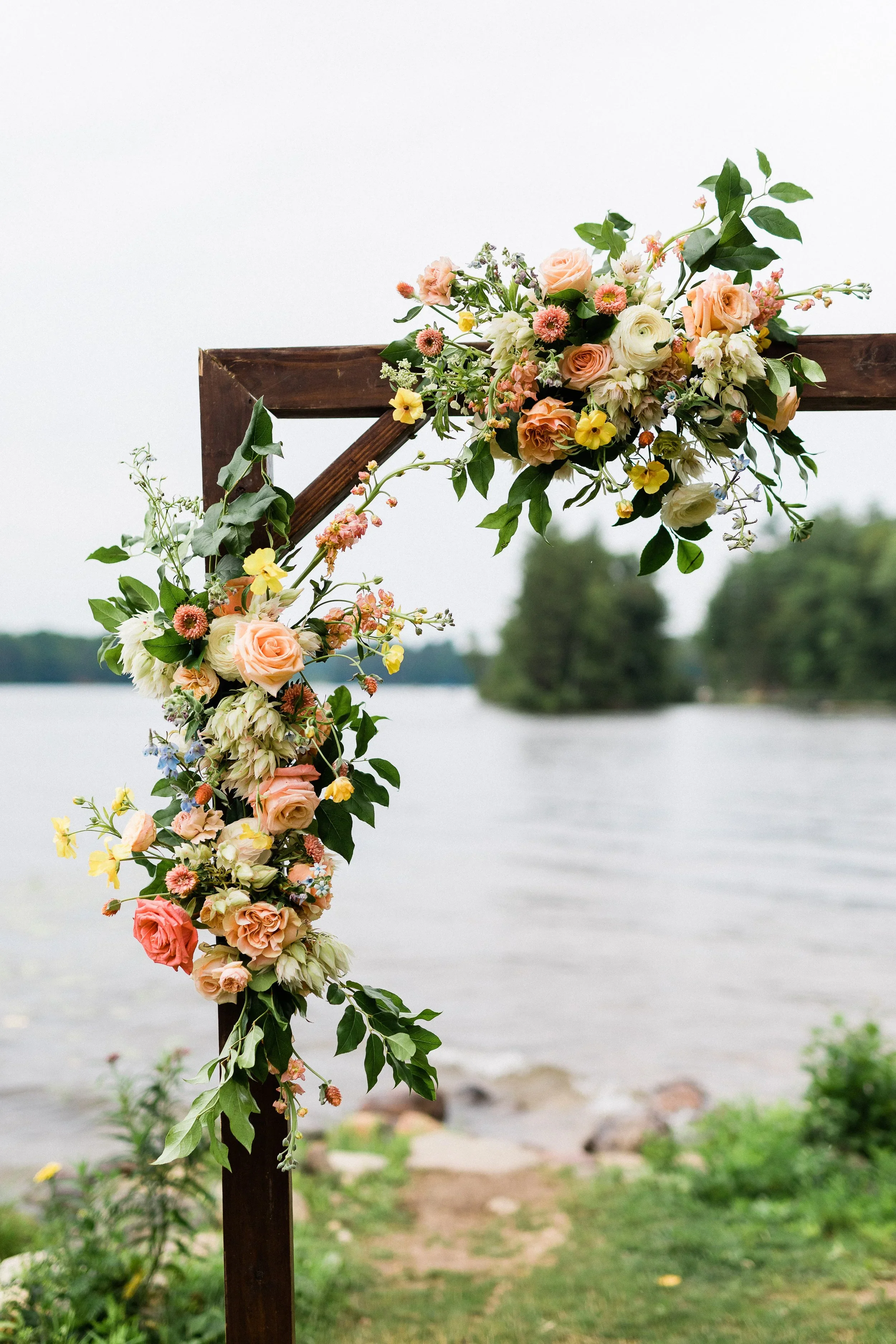 How to Plan a Lakefront Wedding Like the Pros