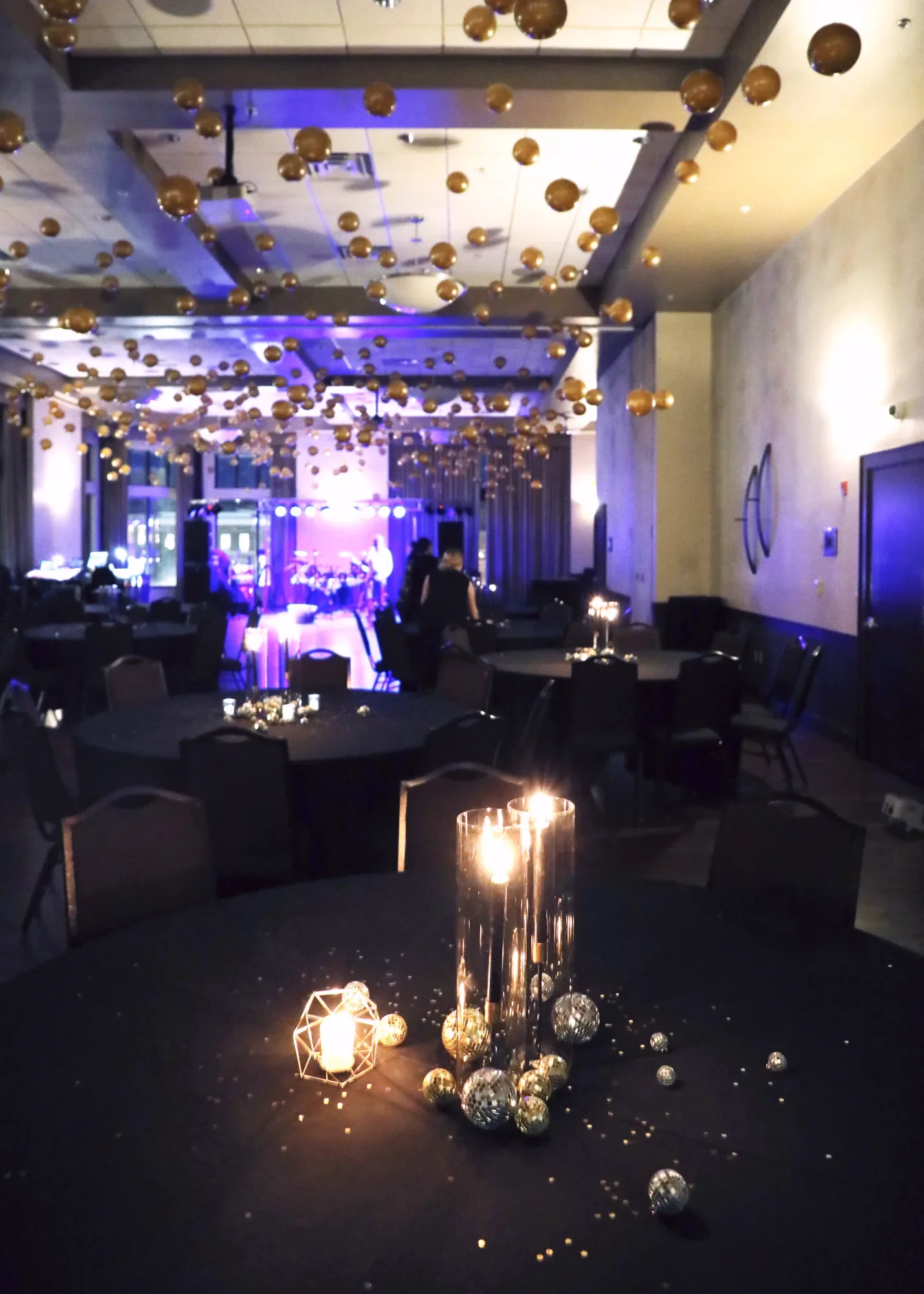 aqua-new-years-gala-2025-guests-dance-floor-night.webp