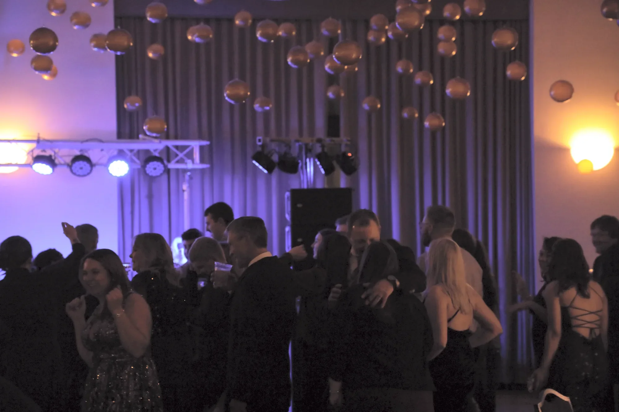 aqua-new-years-gala-2025-guests-mingling-late-evening.webp