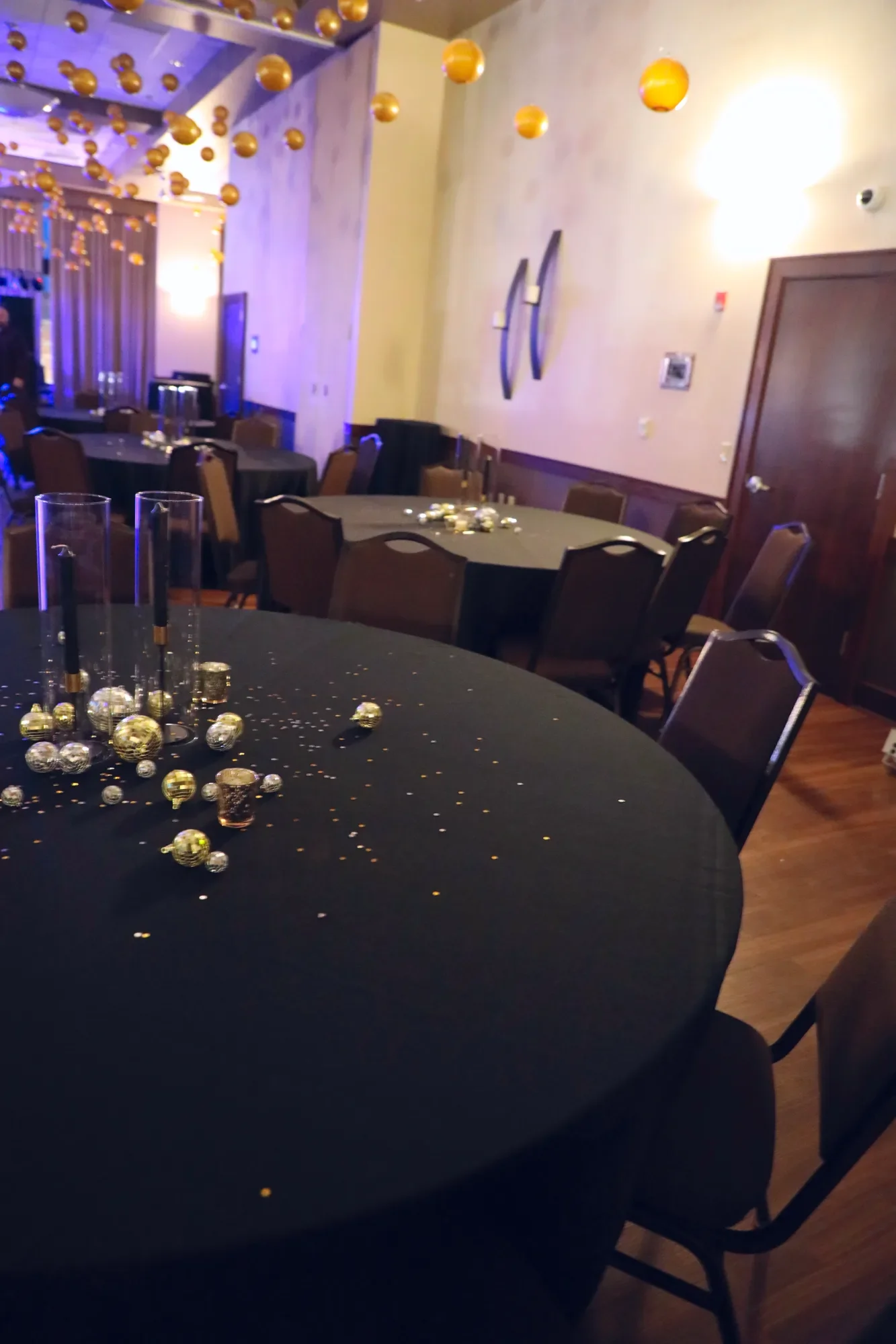 aqua-new-years-gala-2025-venue-setup-tablescape-overhead.webp