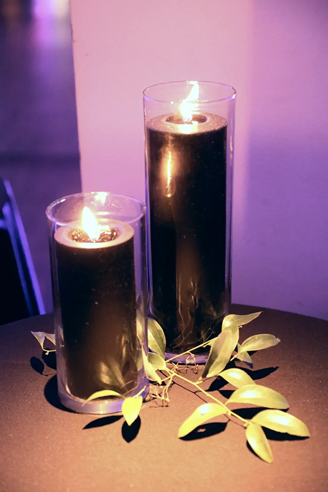 aqua-christmas-masquerade-2022-decor-candelabra-with-red-flowers.webp