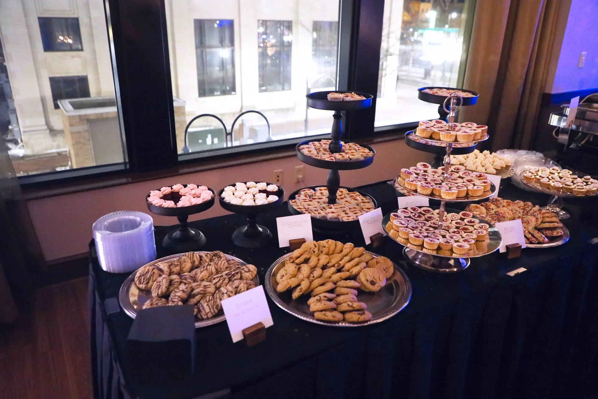 aqua-new-years-gala-2025-buffet-dessert-table-wide.webp