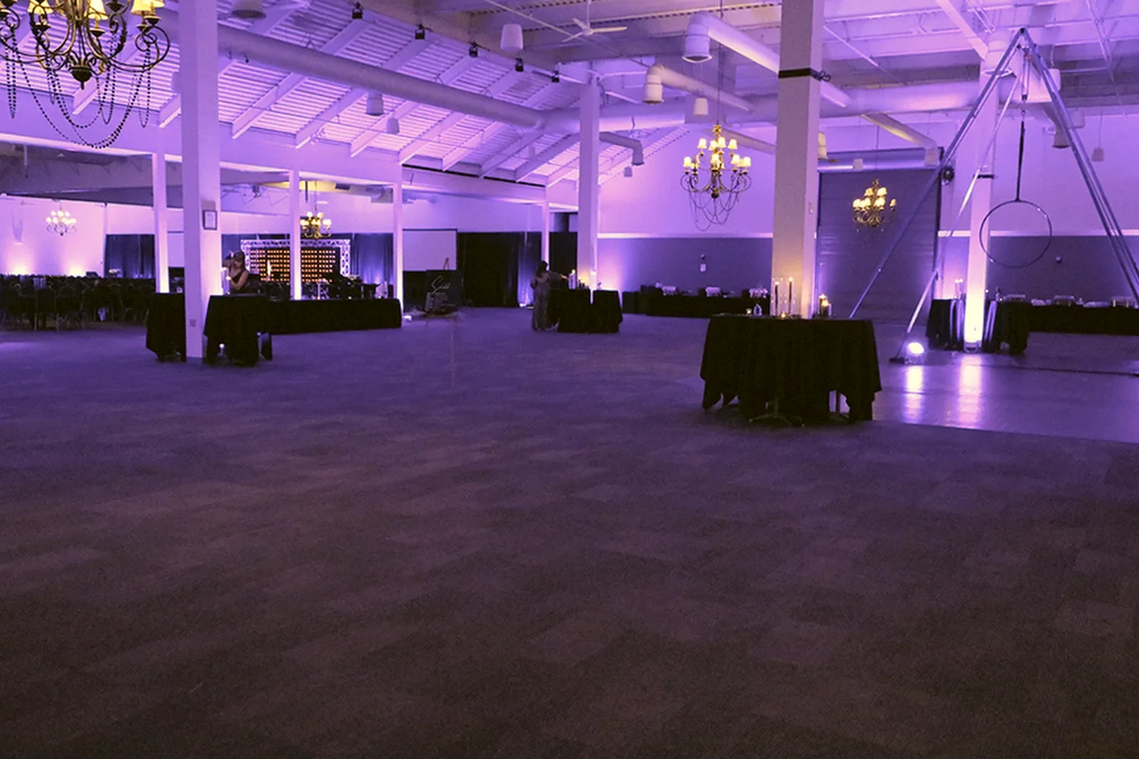 aqua-christmas-masquerade-2022-decor-ballroom-empty-pink-uplit-wide.webp