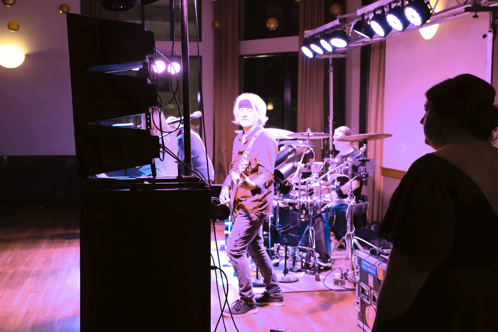 aqua-new-years-gala-2025-live-band-pink-uplighting-stage.webp