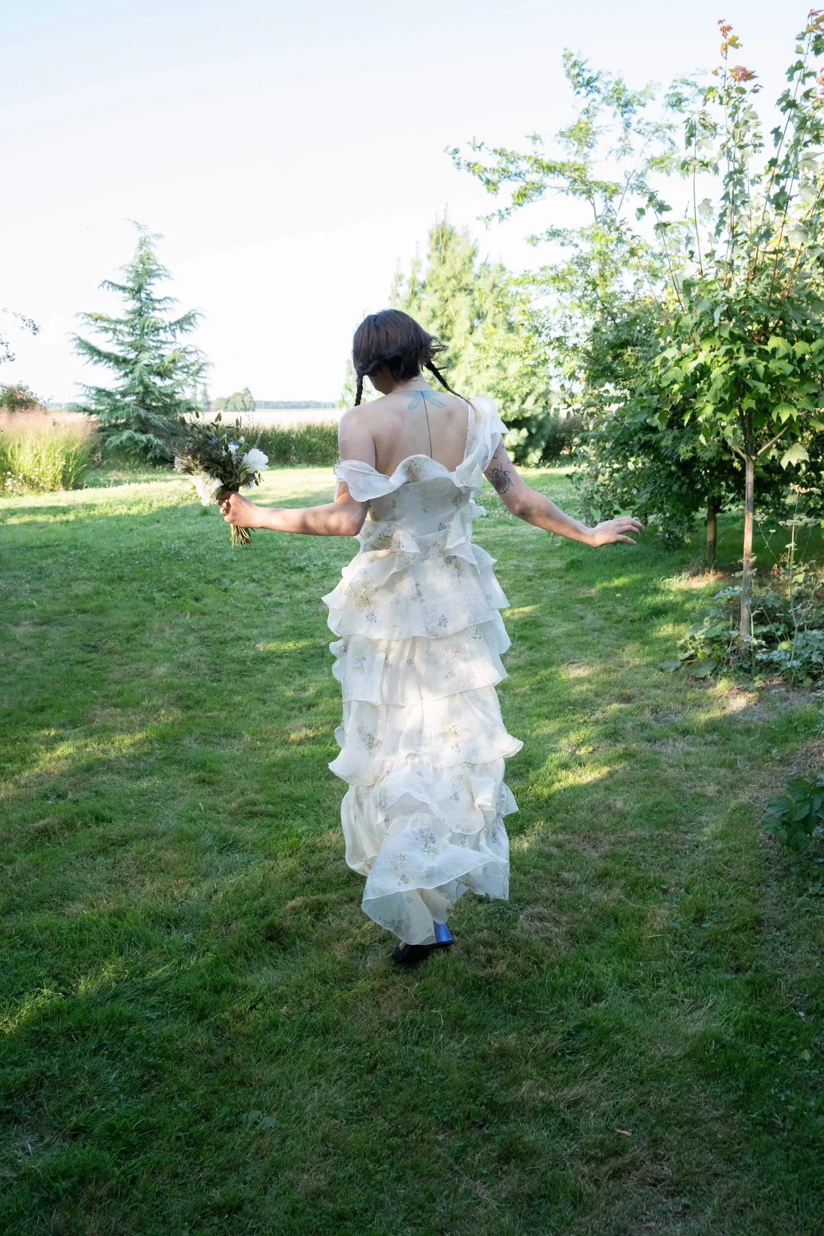 lisa-meijer-wedding-photography-la-cheraille-rambouillet-paris-country-wedding-mariage-champetre-bride-bouquet-40.jpg