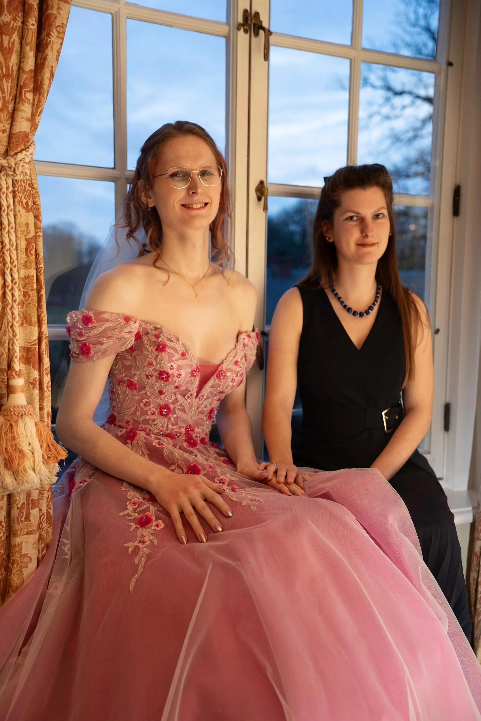 lisa-meijer-wedding-photography-kasteel-maurick-vught-noord-brabant-intimate-bi-cultural-bruiloft-sisters-98.jpg
