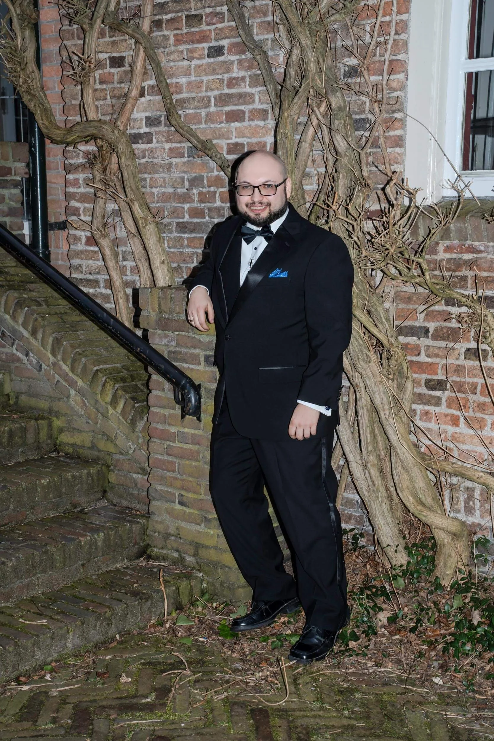 lisa-meijer-wedding-photography-kasteel-maurick-vught-noord-brabant-intimate-bi-cultural-bruiloft-groom-chic-21.jpg