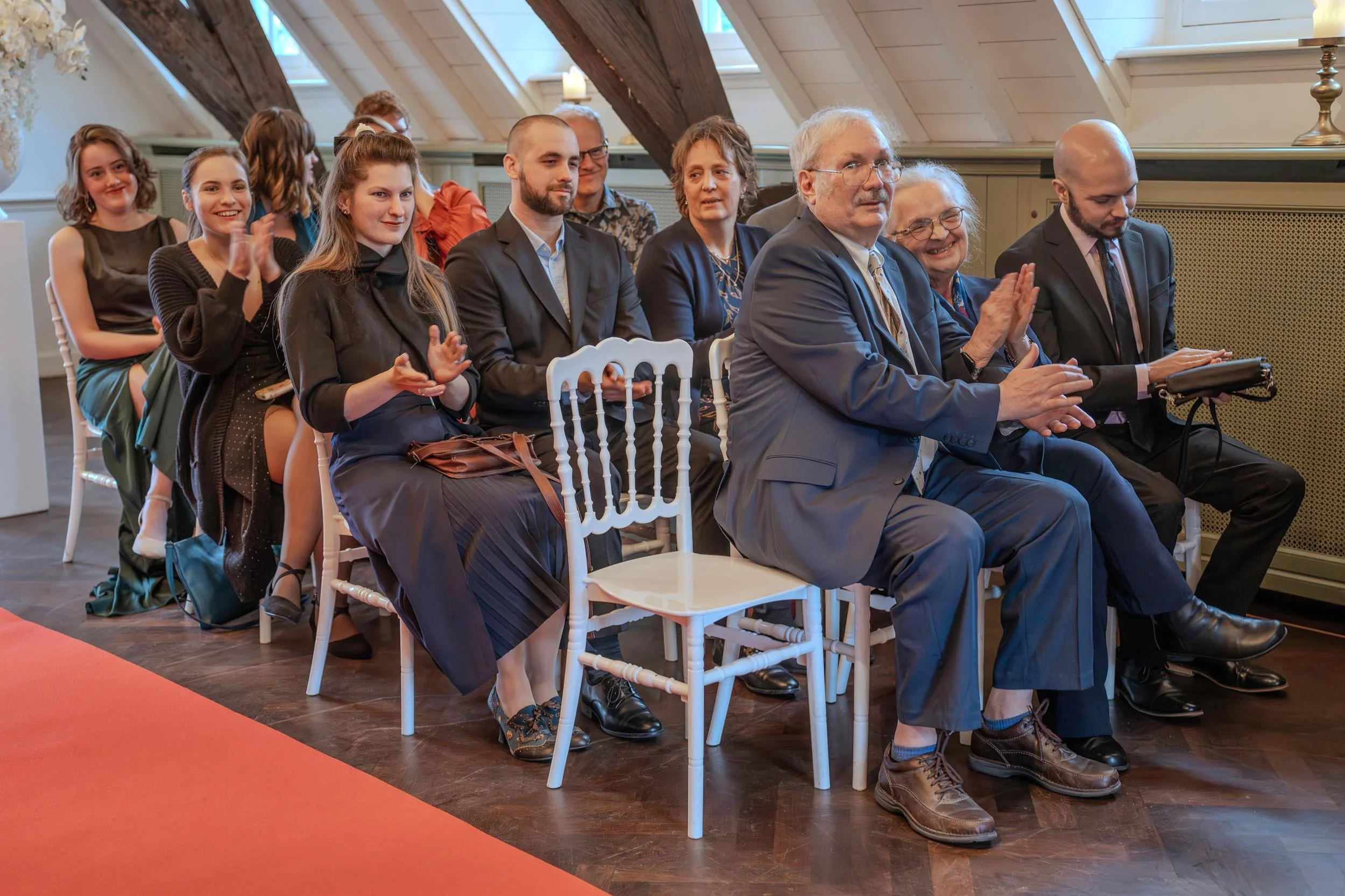 lisa-meijer-wedding-photography-kasteel-maurick-vught-noord-brabant-intimate-bi-cultural-bruiloft-ceremony-applause-62.jpg