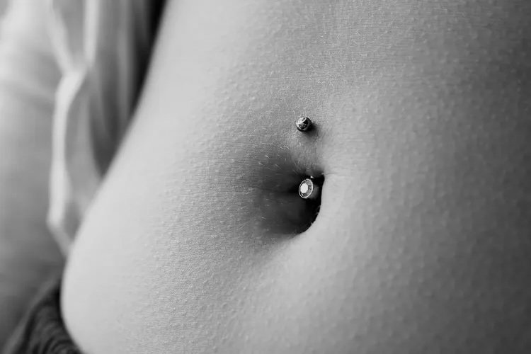 1800x1200_belly_button_piercing_bigbead_alt1.jpg copy.jpg