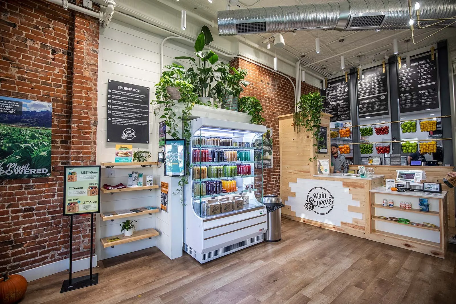 juice shop+brick wall+exposed brick.jpg