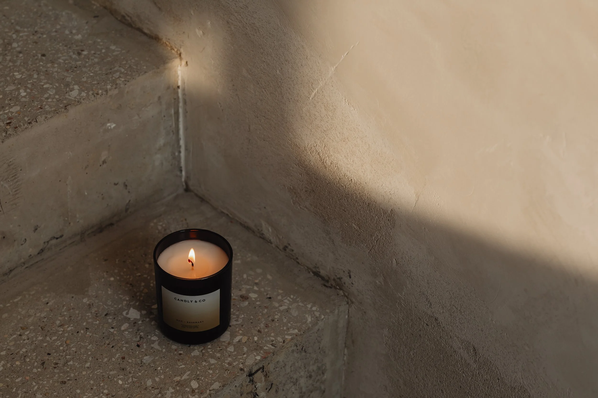 kaboompics_product-photography-candles-and-diffuser-fragrances-branding-packaging-29027.jpg