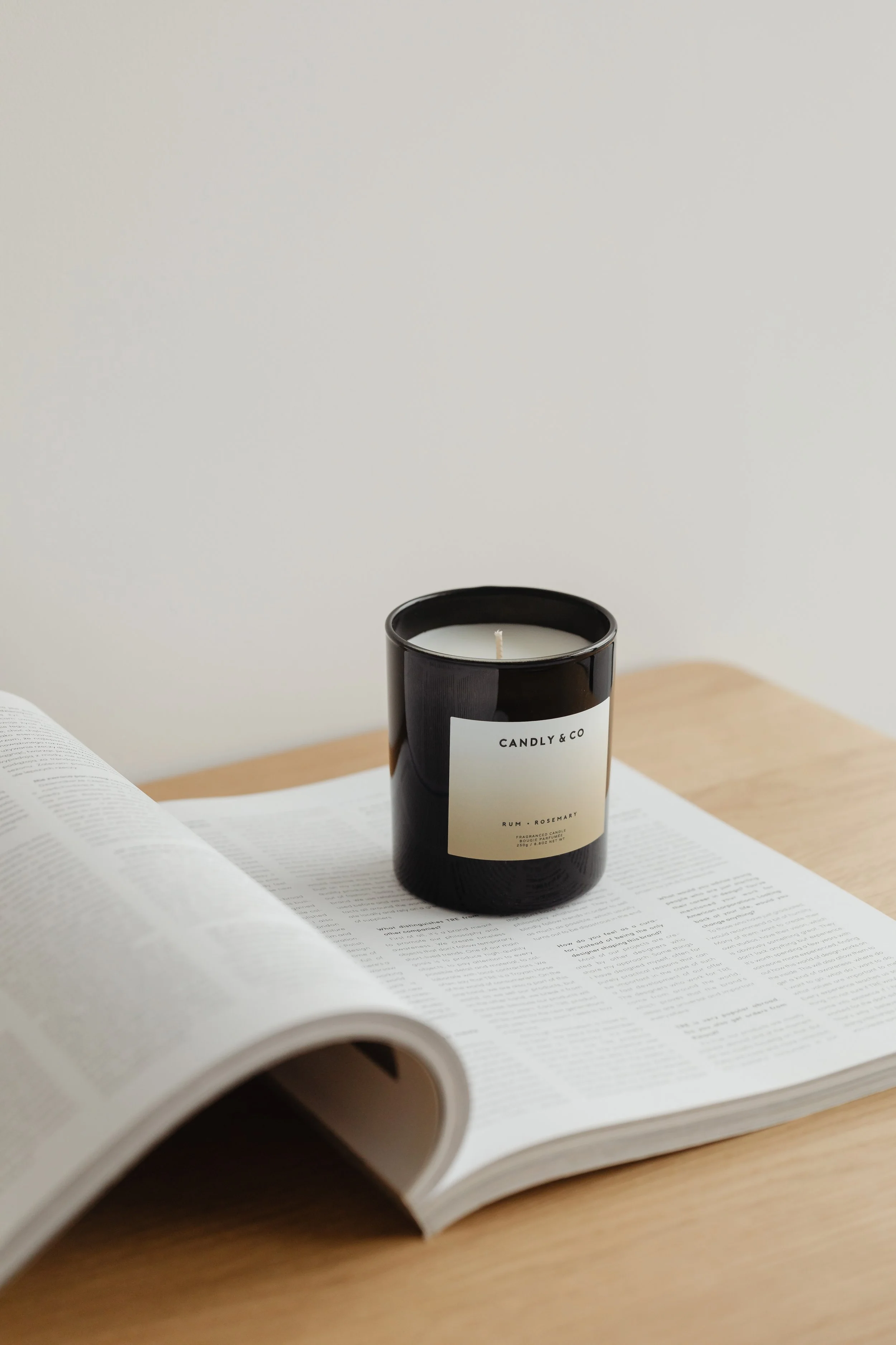 kaboompics_aroma-diffuser-and-candle-books-28849.jpg