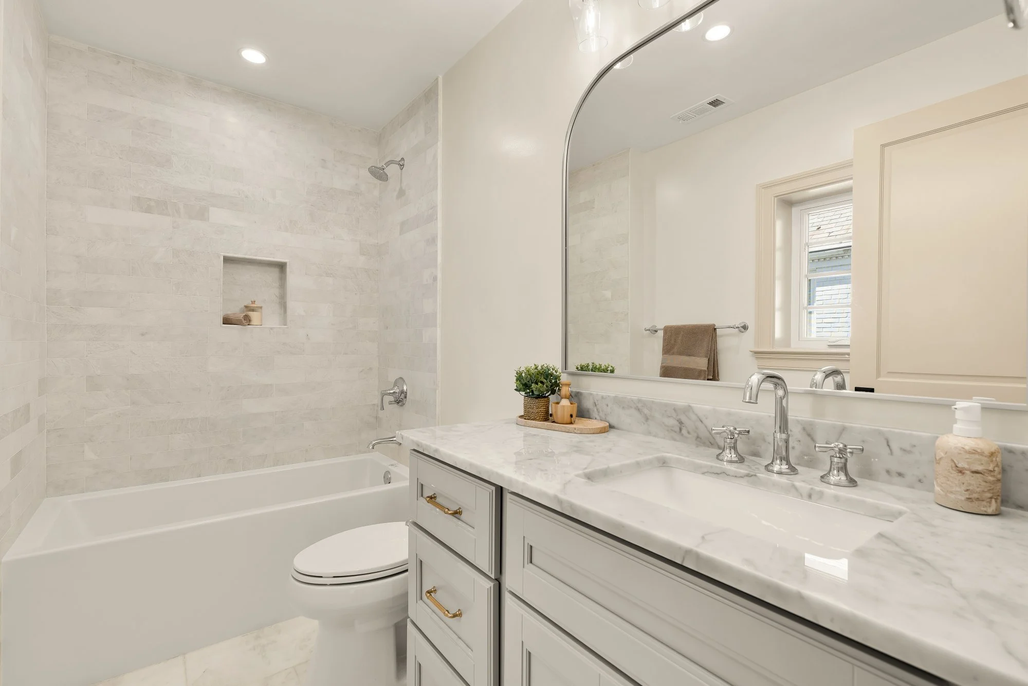 4721 45th St NW-0035.jpg