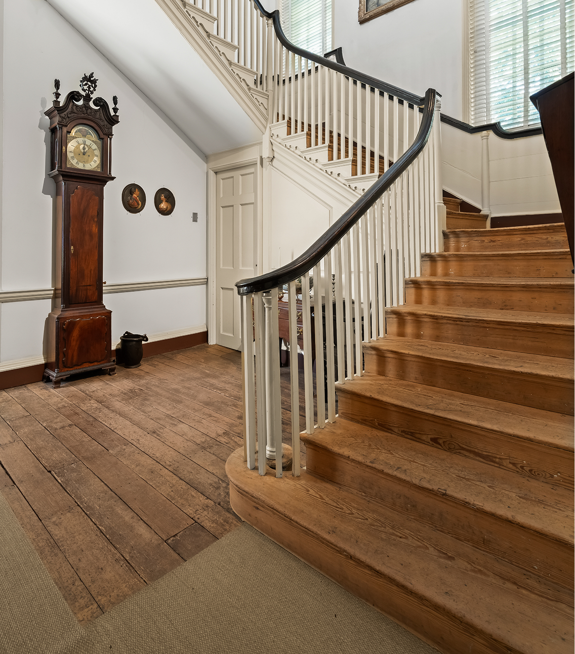 Woodford Mansion stairwell.png