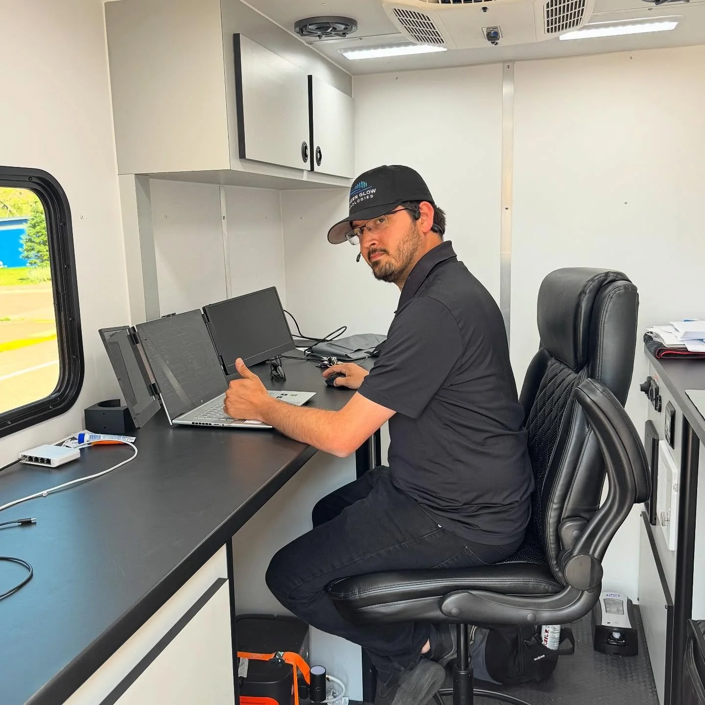 Tyler Harri of Northern Glow Technologies is the wizard who made @boochamania a seamless audio-visual experience for all attendees 🧙&zwj;♂️🎤

He has the tech, the know-how, and the passion to turn your event into something truly amazing. Here we se