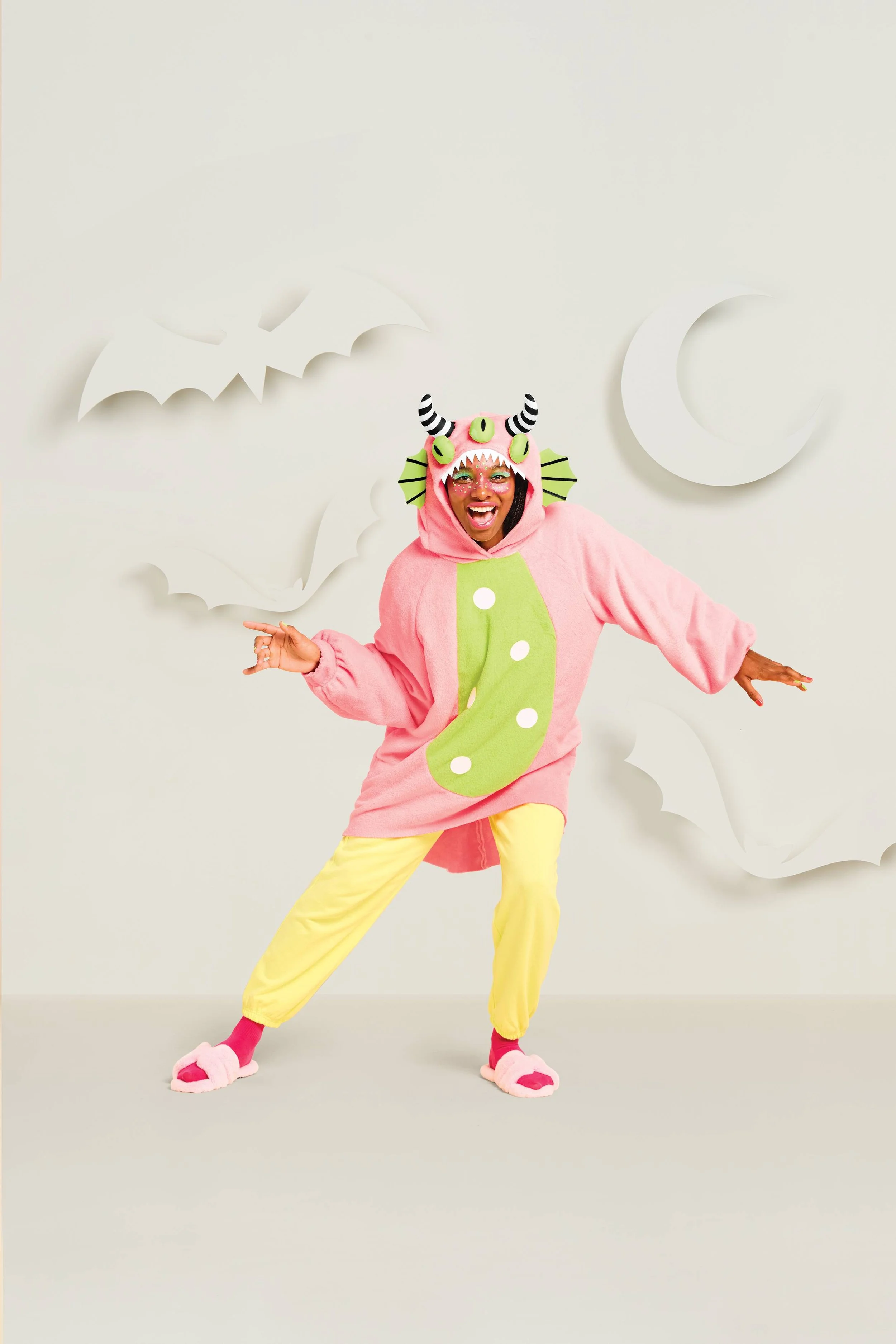 C-002662-01-148_Adult_Monster_Blanket_Hoodie_240-11-1341.jpeg