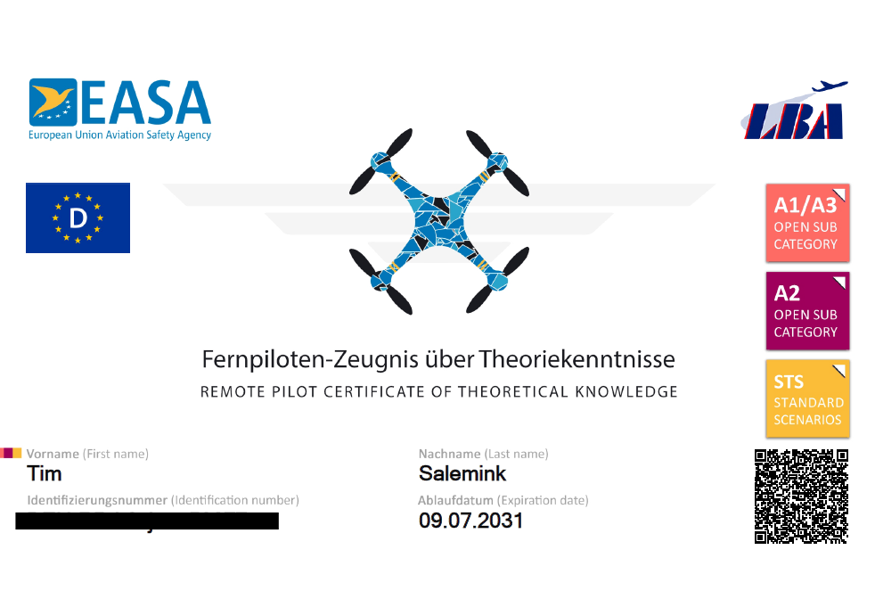 Zertifikat für Fernpiloten, ausgestellt an Tim Salemink, mit Flugsymbol und Logos der Europäischen Luftfahrtbehörde (EASA) und deutscher Luftfahrtbehörde, inklusive QR-Code.