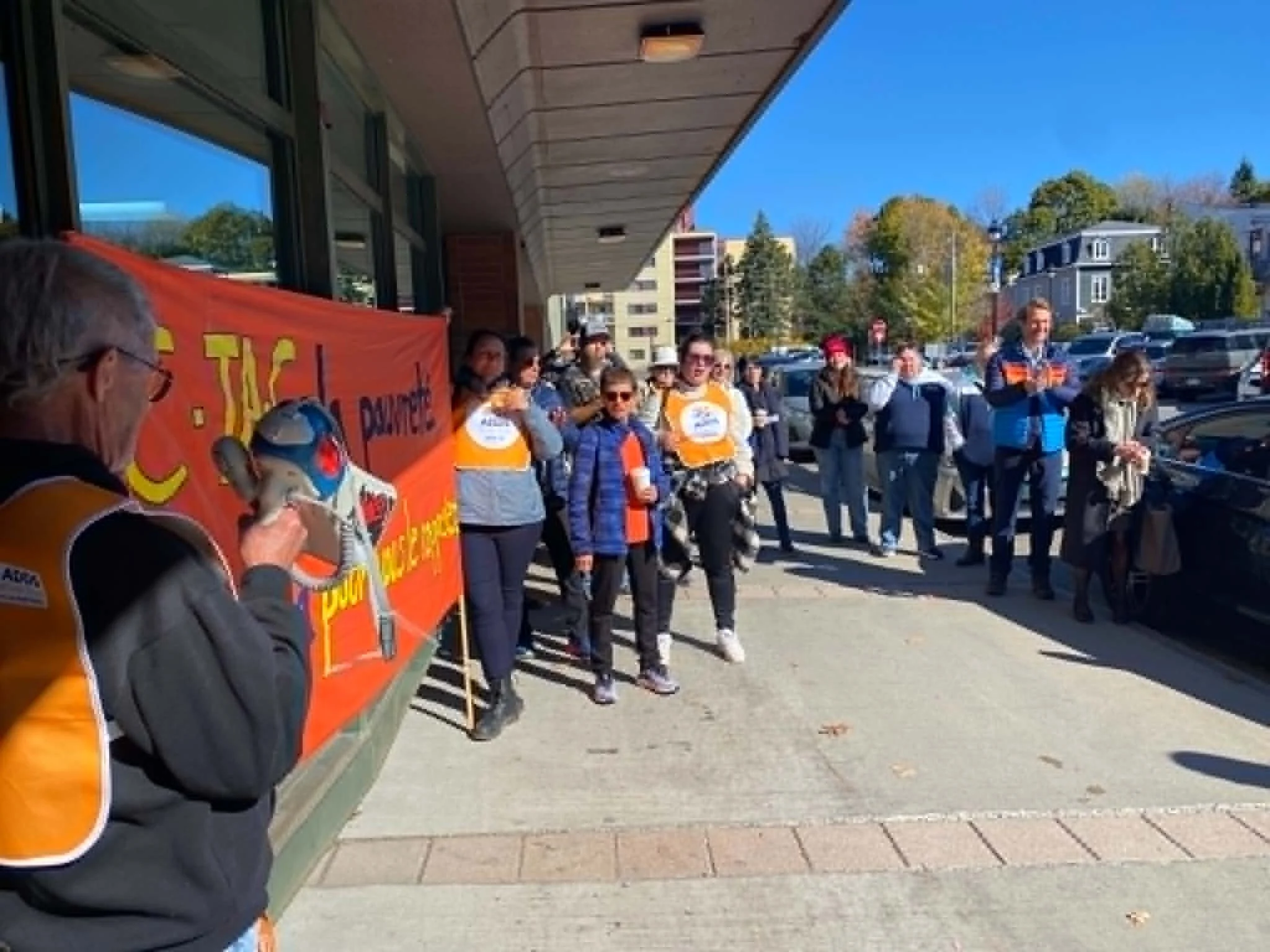 Manifestation pour que le municipal prenne sa responsabilité dans la lutte à la pauvreté