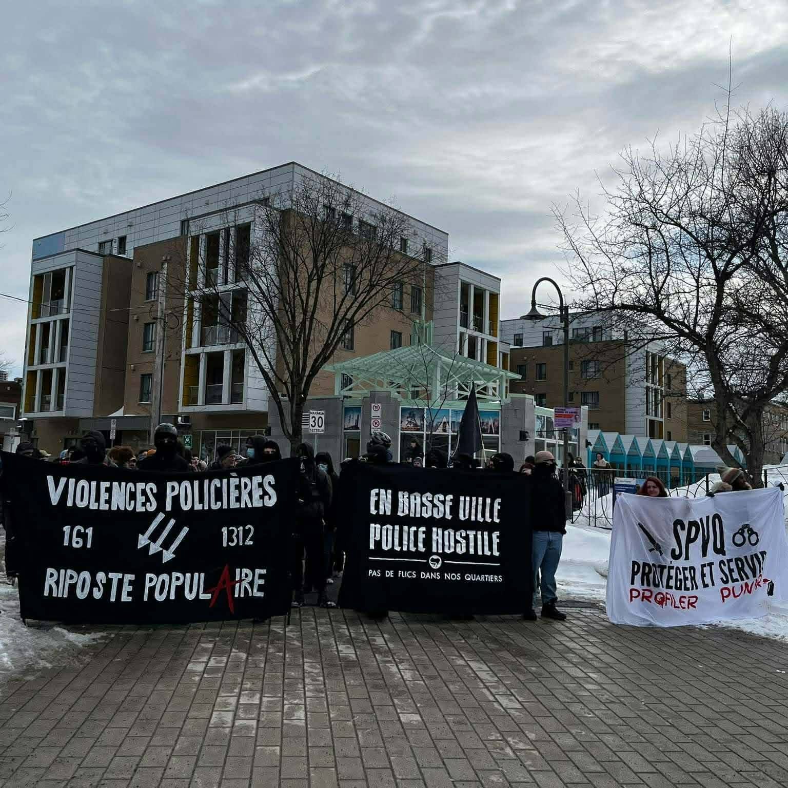 Une manifestation dénonce la répression policière présente au sein de la ville de Québec