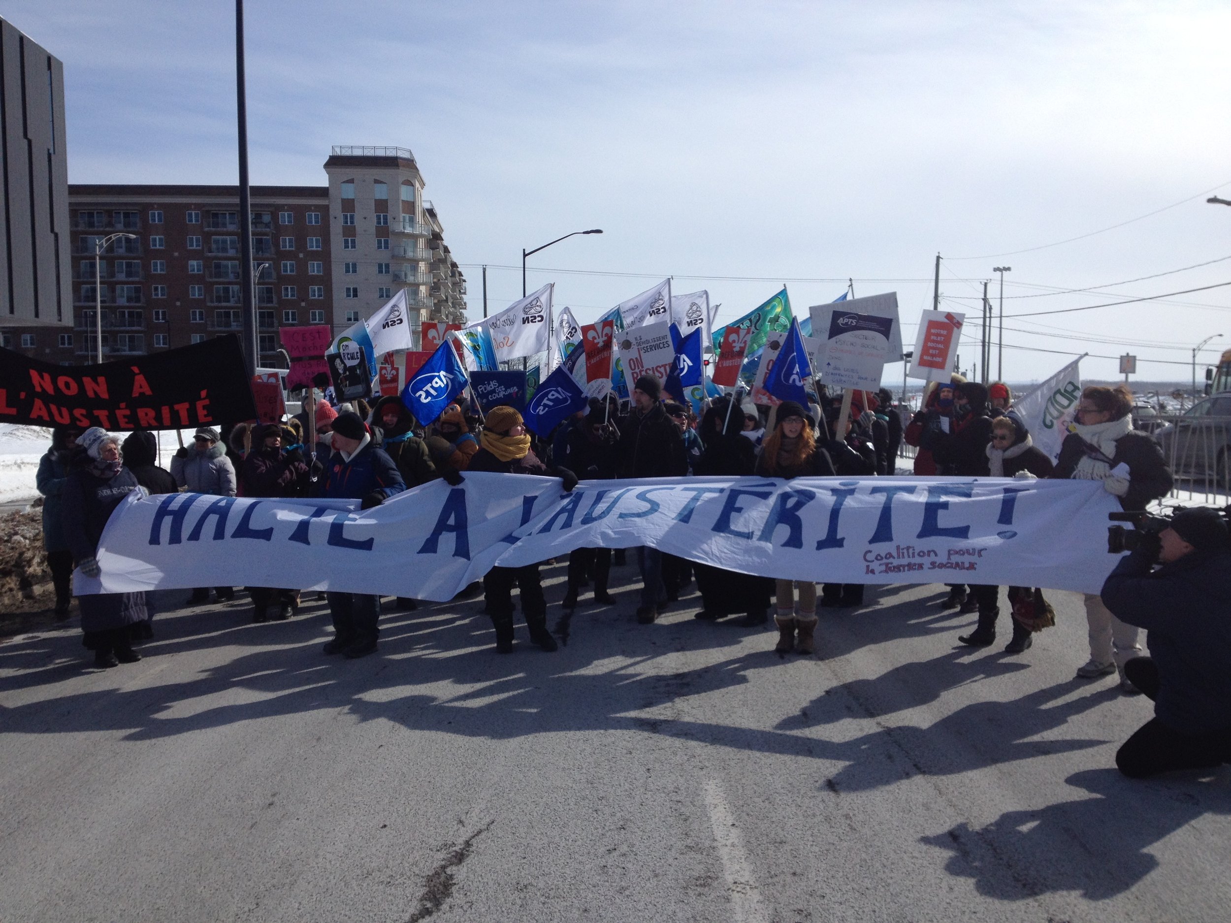 Manifestation à Lévis pour dénoncer les mesures d’austérité