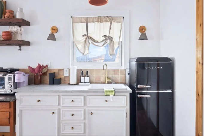Did you know we love to repurpose materials? It&rsquo;s great for our 🌍 and keeps more 💰 in your 👖 SWIPE for the Before Photo!

This gorgeous marble countertop was a leftover remnant snagged from @facebook Marketplace and the cabinets were from th