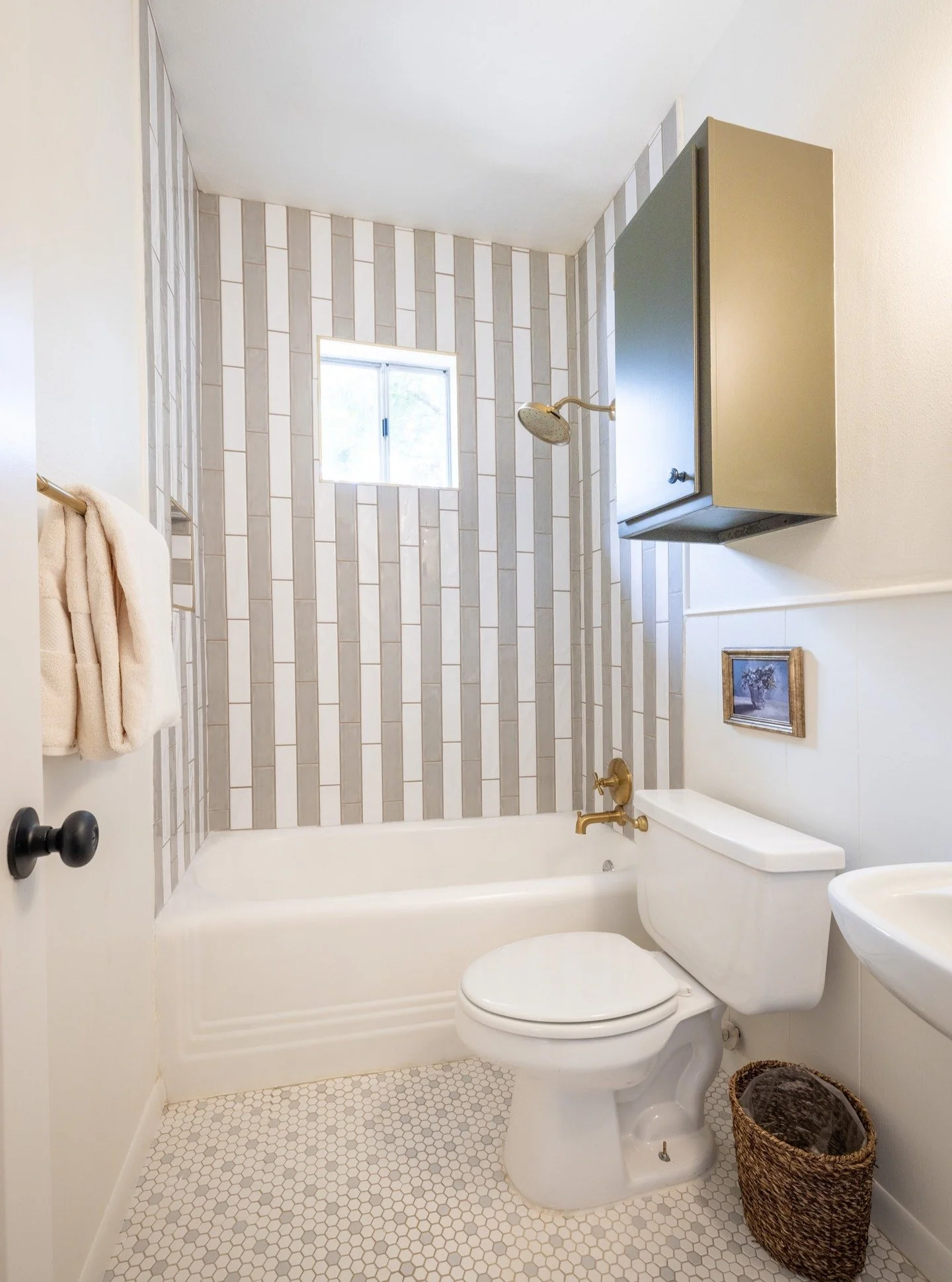We love how this stripe tile pattern stole the show in this small bathroom. Simple yet classic statements make a gorgeous impact.

#kohler #austin #atx #texas #remodel #vintagehomes #construction #gc #contracting #bathroom

@kohler
@sherwinwilliams
@