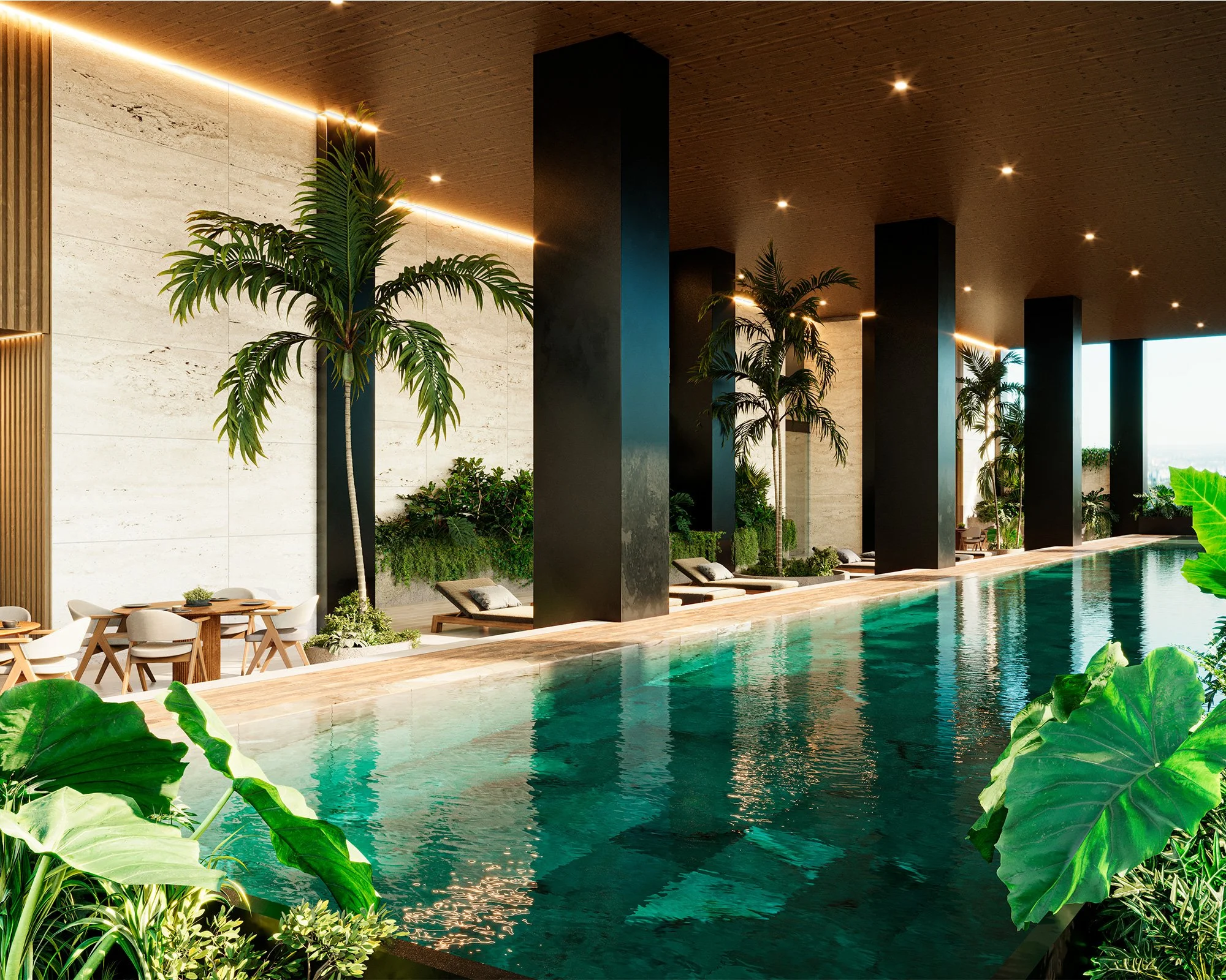 Piscina cubierta moderna con plantas verdes y mobiliario de comedor, techo de madera y columnas negras.