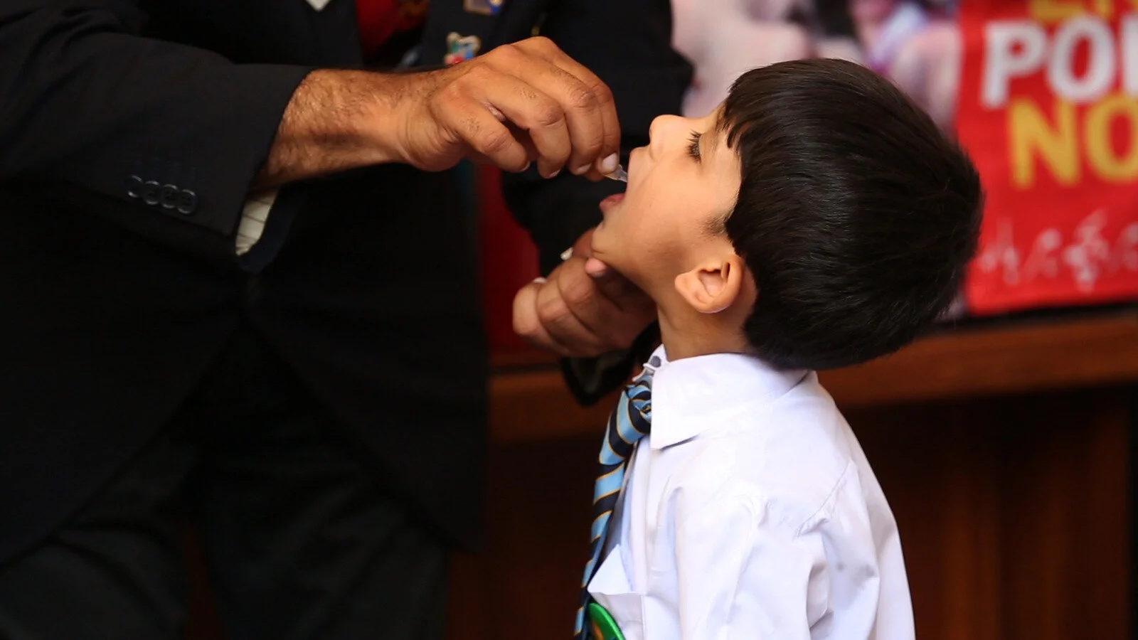 Vaccination against Polio, Pakistan, July 2016 (c) Sanofi Pasteur; Almeena Ahmed; Sanaullah Afridi)