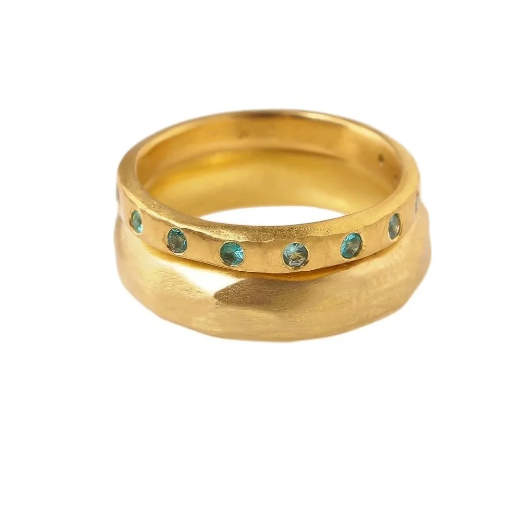Faceted gold band with Paraiba tourmaline band