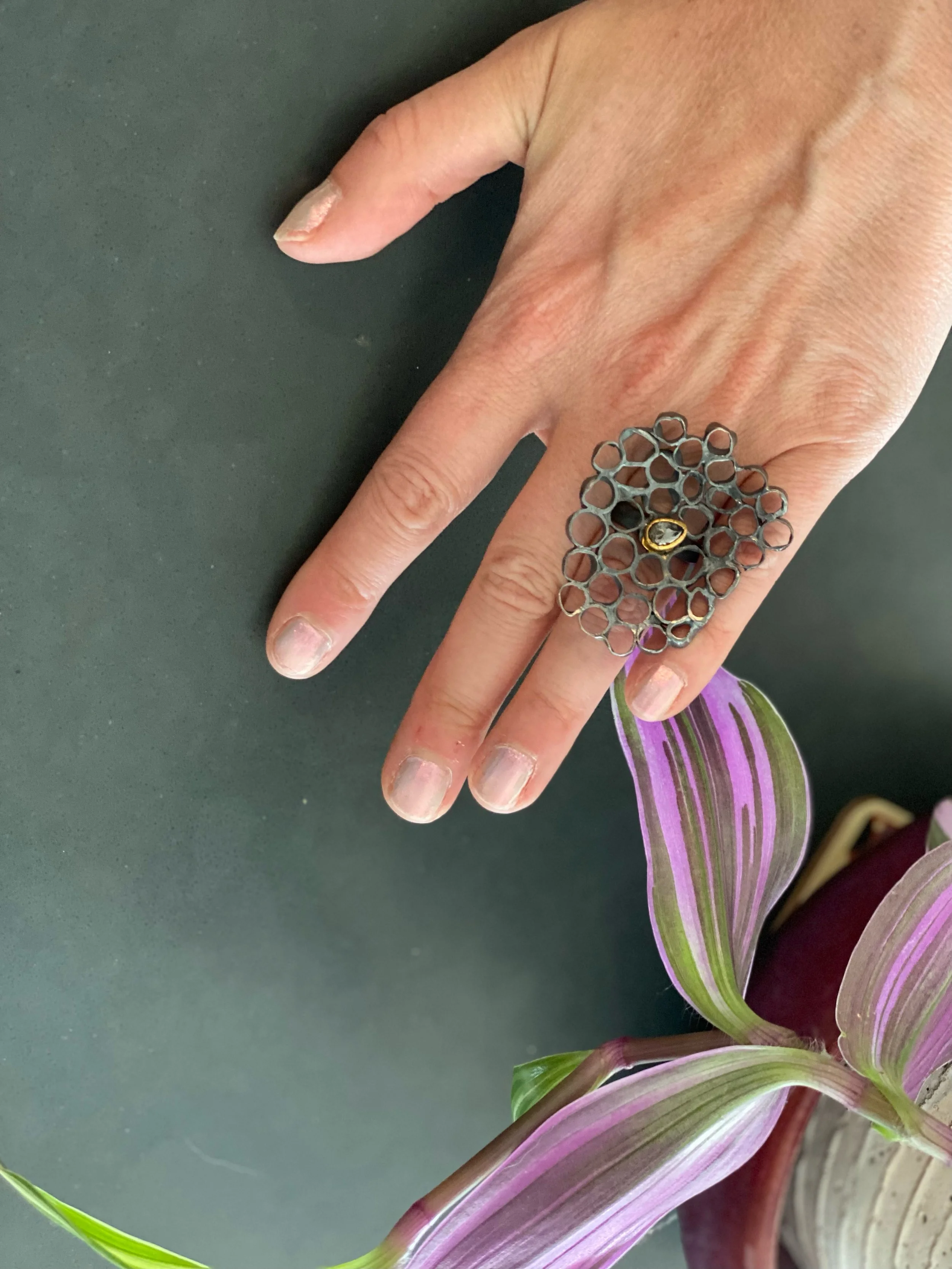 Honeycomb ring with diamond
